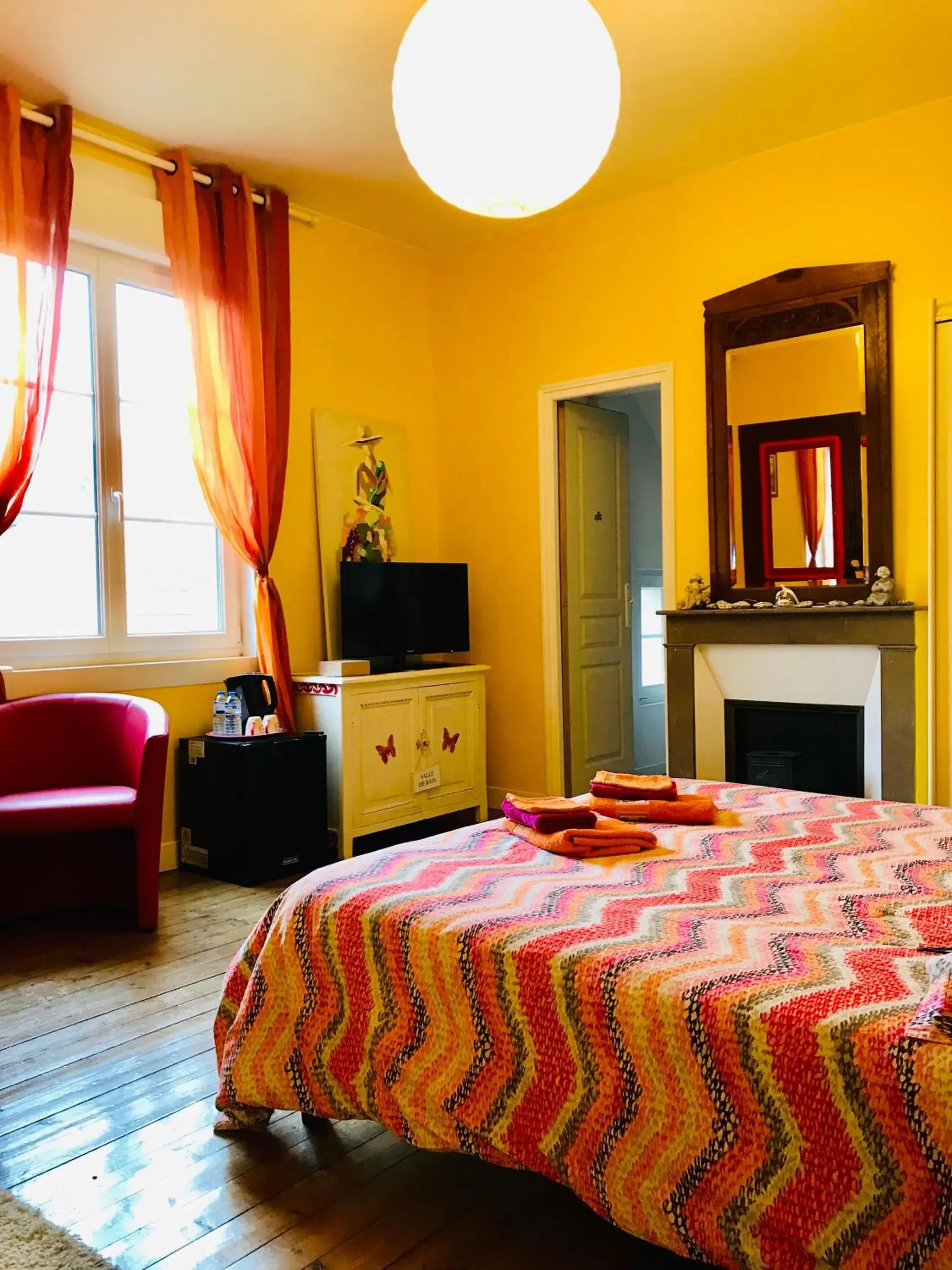 Double or Twin Room with Private Bathroom in Les 3 Tilleuls Double or Twin Room with Private Bathroom in Les 3 Tilleuls