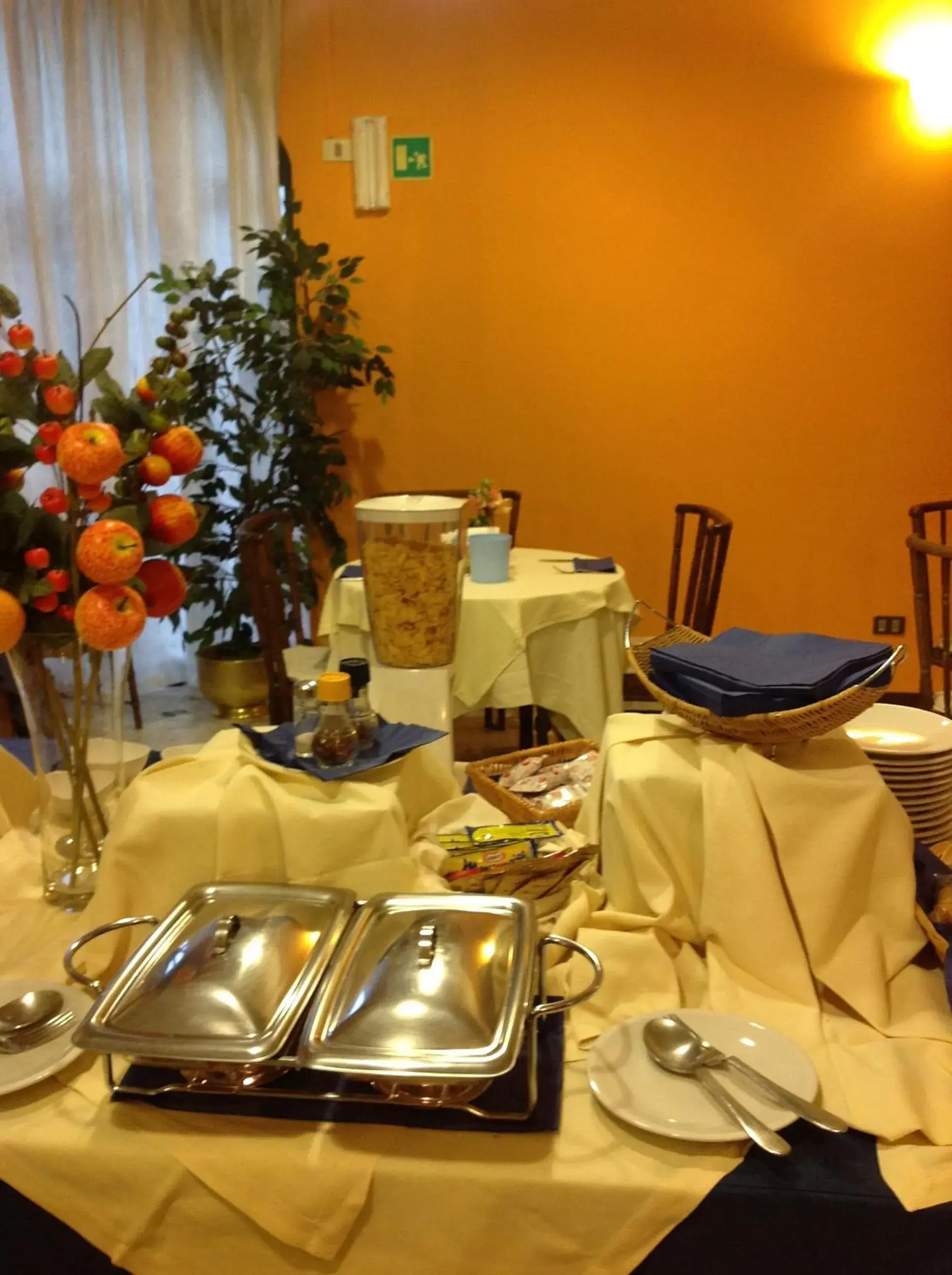 Restaurant/places to eat in Aer Hotel Malpensa Restaurant/places to eat in Aer Hotel Malpensa