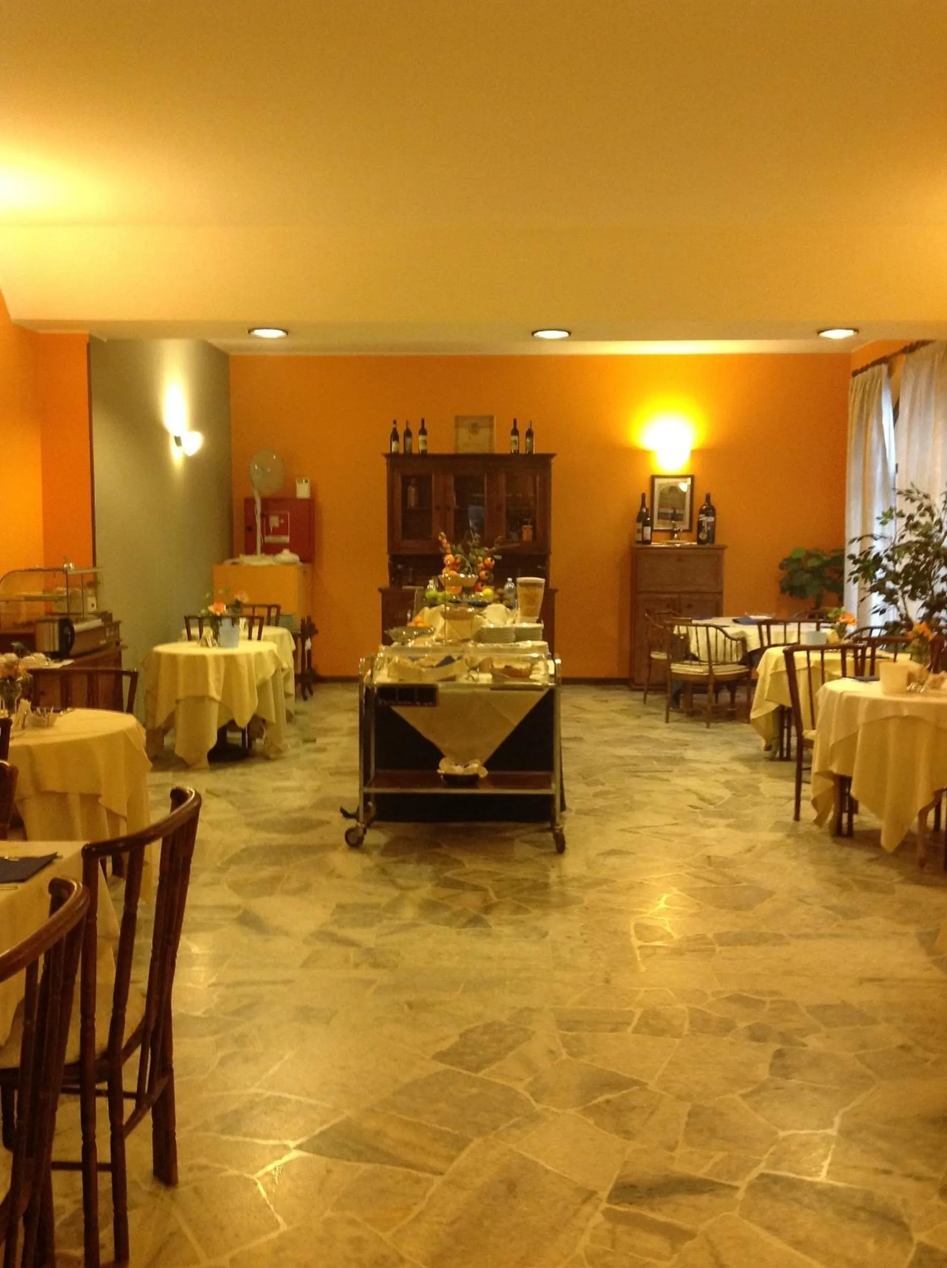 Restaurant/places to eat in Aer Hotel Malpensa