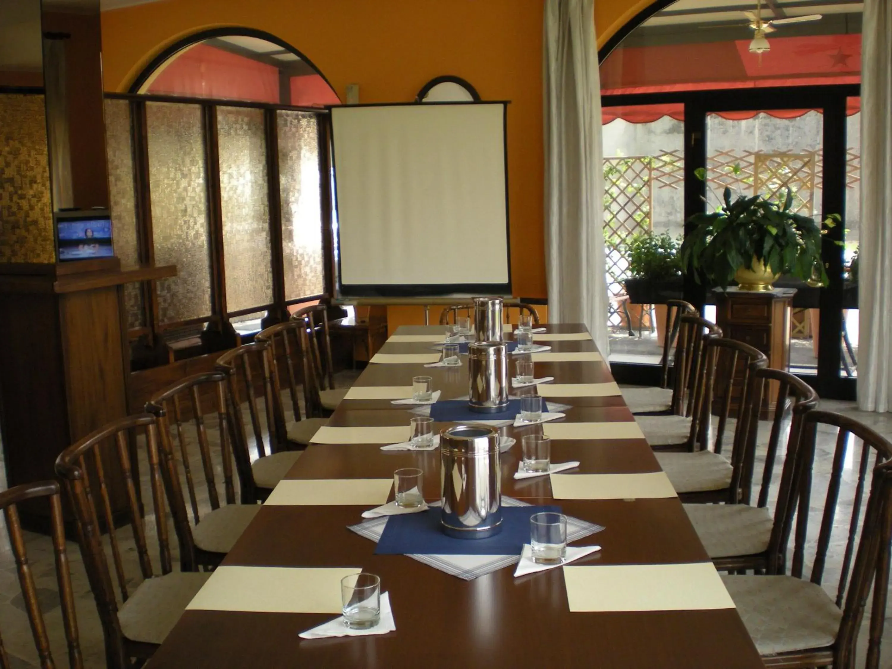 Restaurant/places to eat in Aer Hotel Malpensa Restaurant/places to eat in Aer Hotel Malpensa