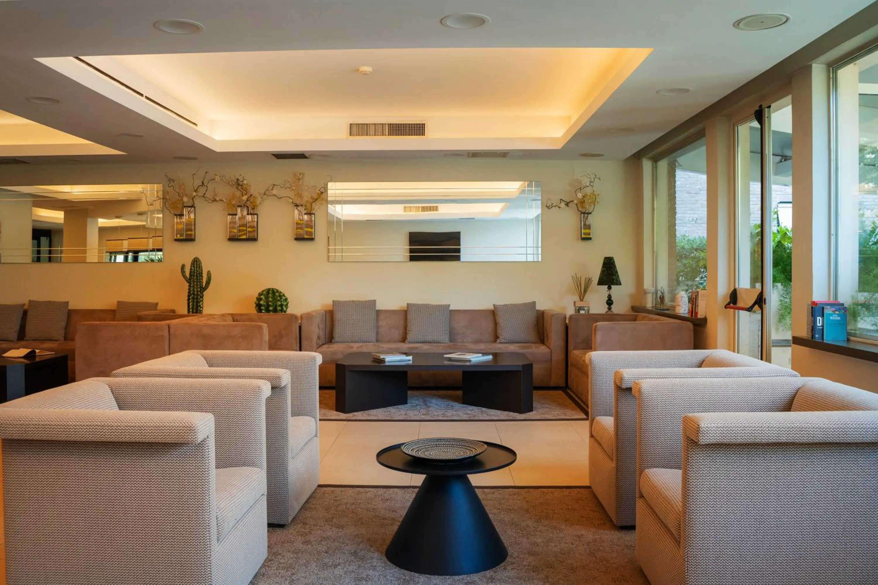 Communal lounge/ TV room in Hotel Villa Maria Regina