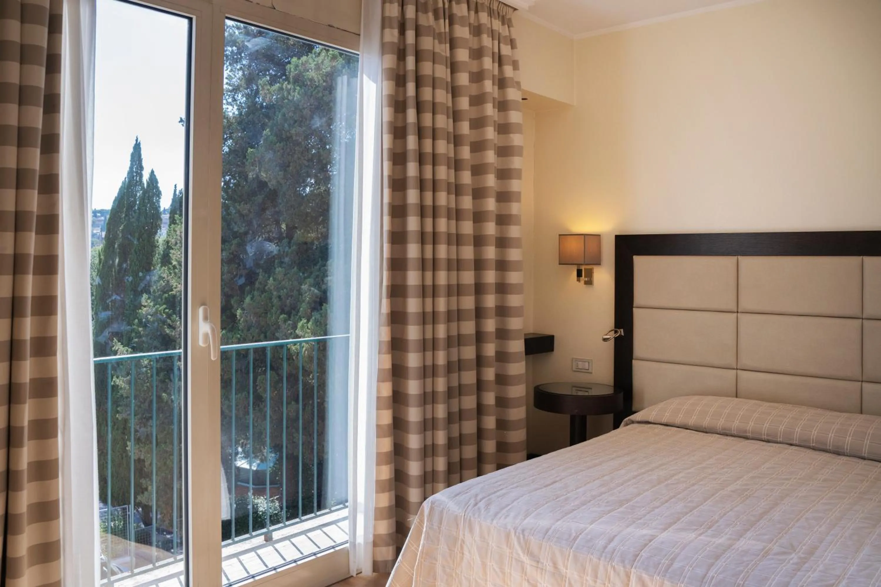Property building, Bed in Hotel Villa Maria Regina