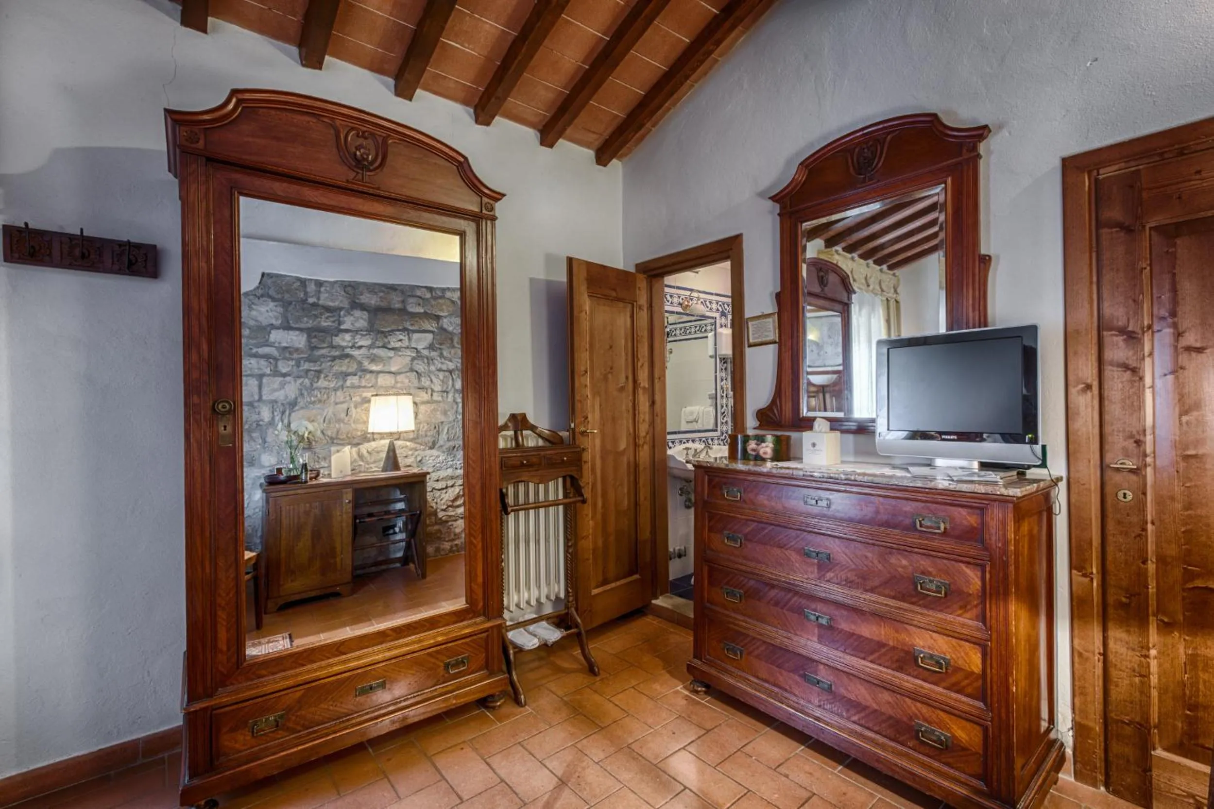 TV and multimedia in Villa Campestri Olive Oil Resort