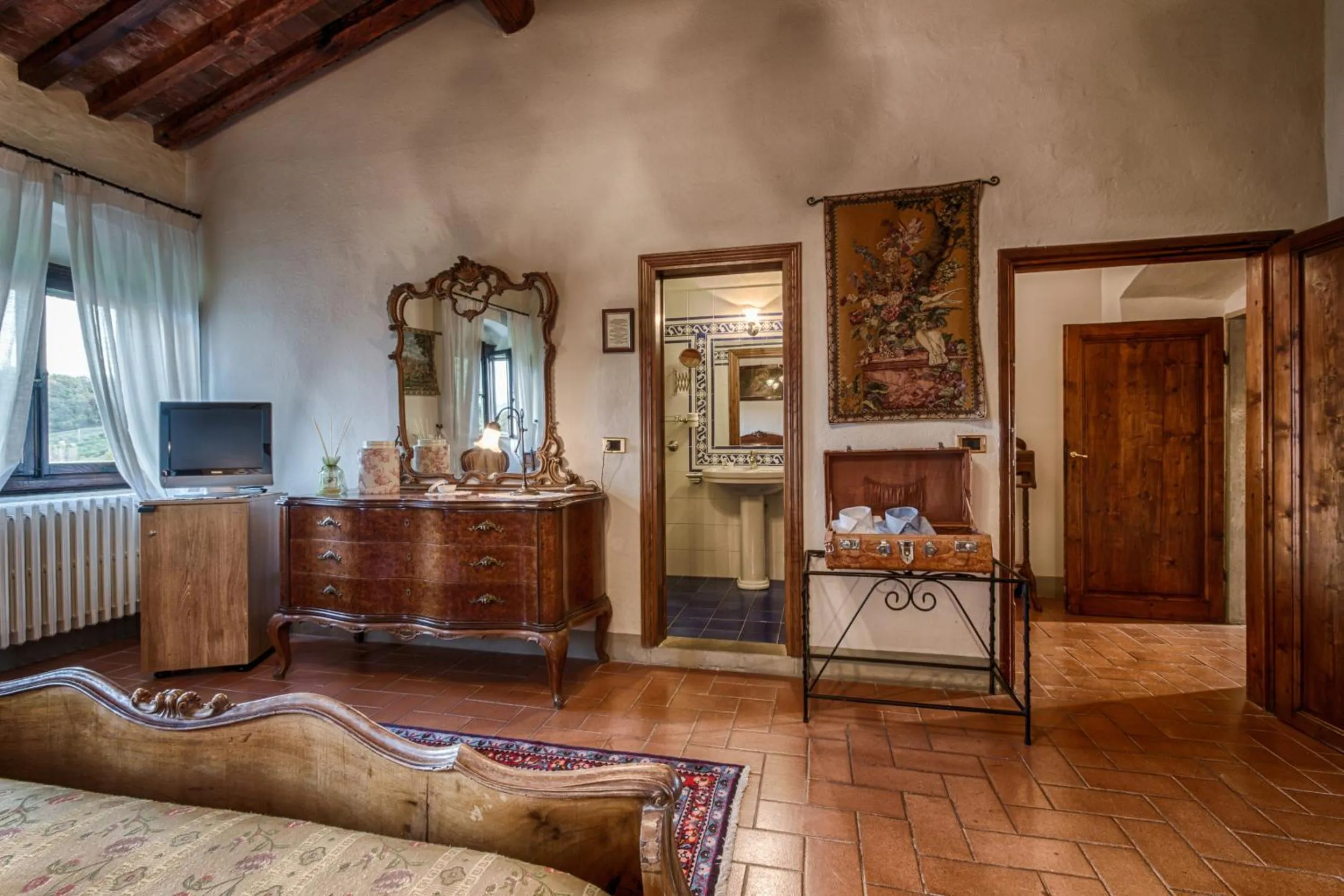 Photo of the whole room in Villa Campestri Olive Oil Resort