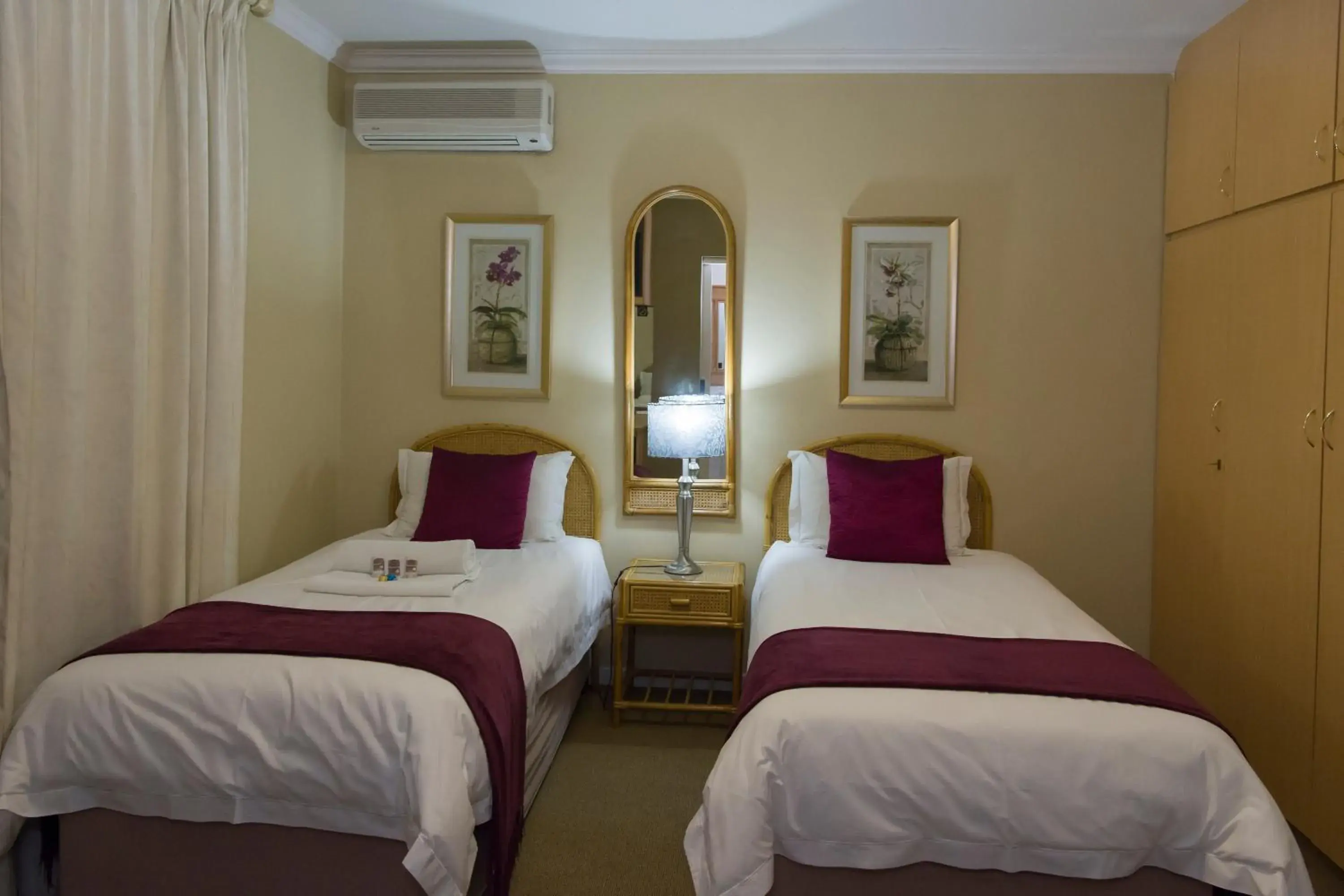 Twin Room - First Floor Room 10 in Bayswater Lodge Twin Room - First Floor Room 10 in Bayswater Lodge