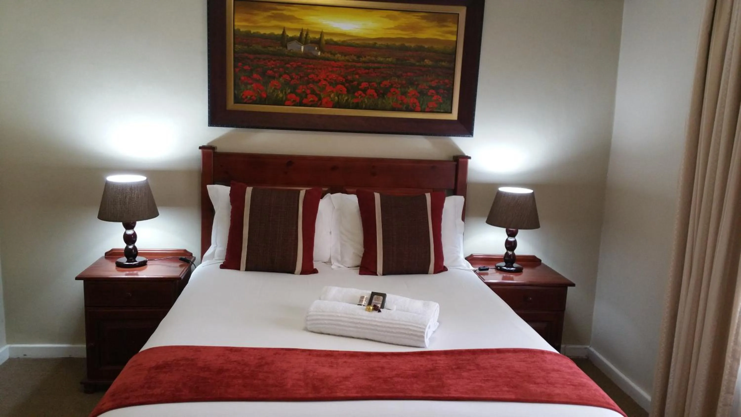 Photo of the whole room, Bed in Bayswater Lodge