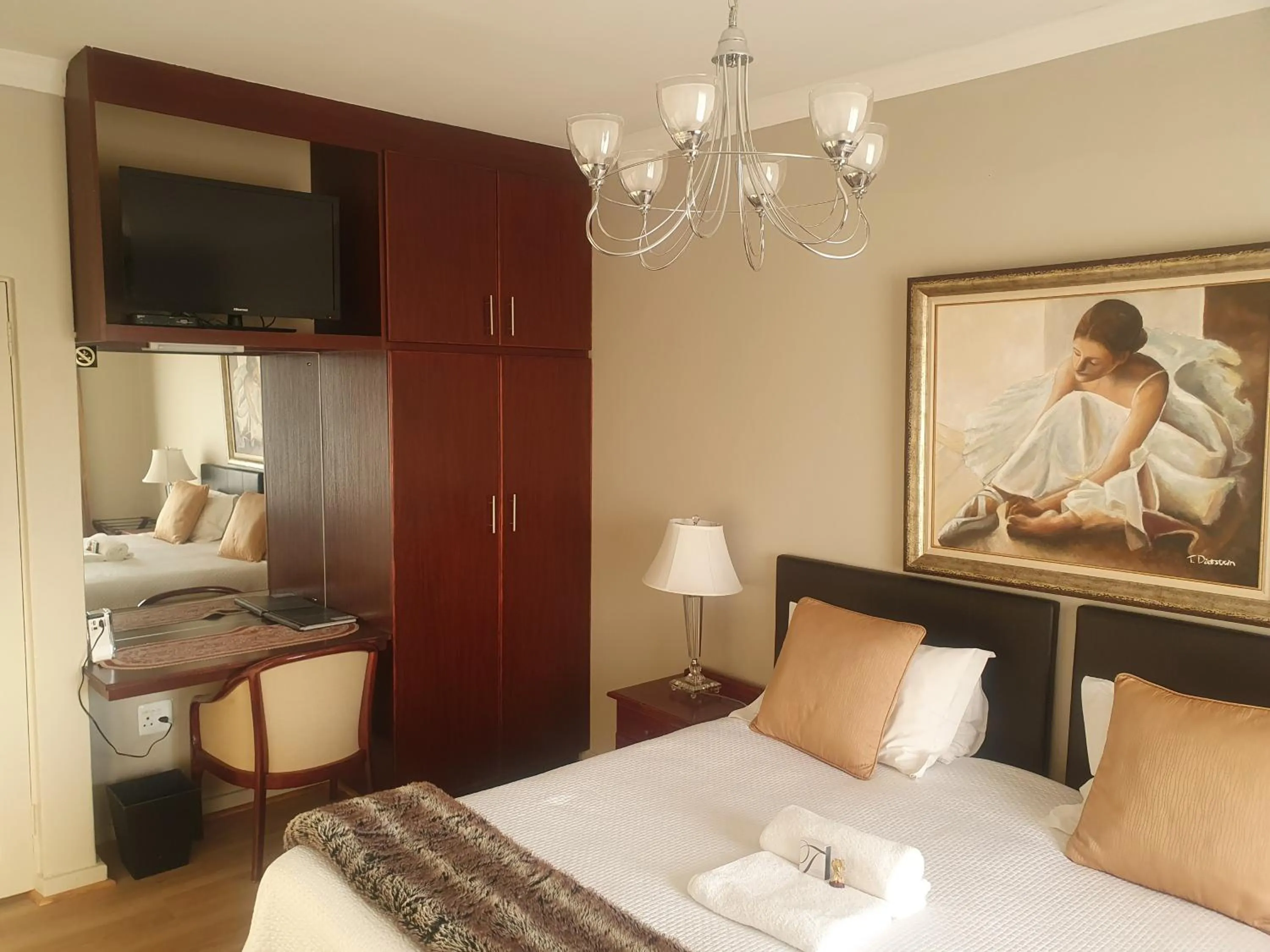 Photo of the whole room, Bed in Bayswater Lodge