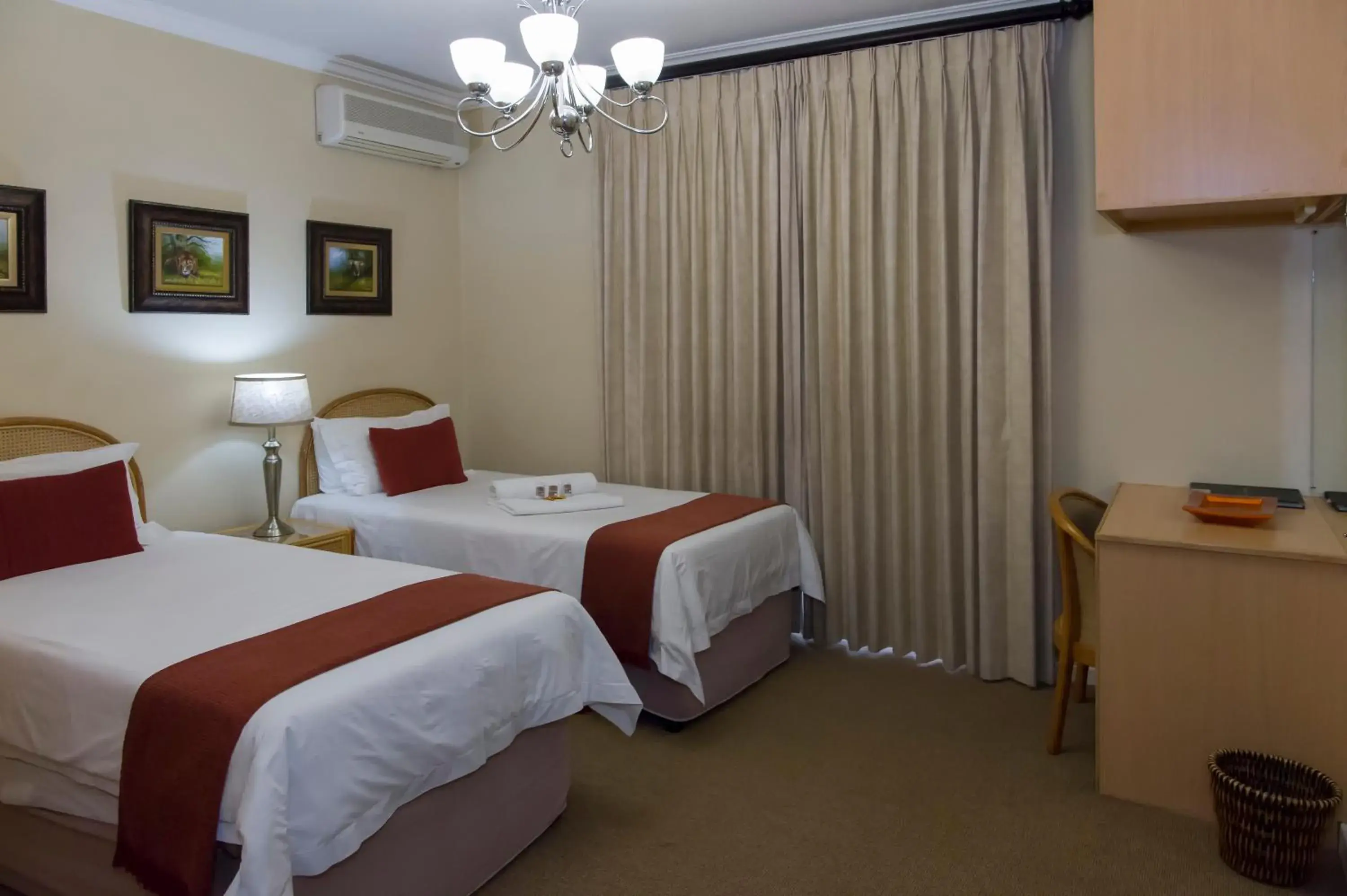 Twin Room with Garden Access - Room 9 in Bayswater Lodge Twin Room with Garden Access - Room 9 in Bayswater Lodge