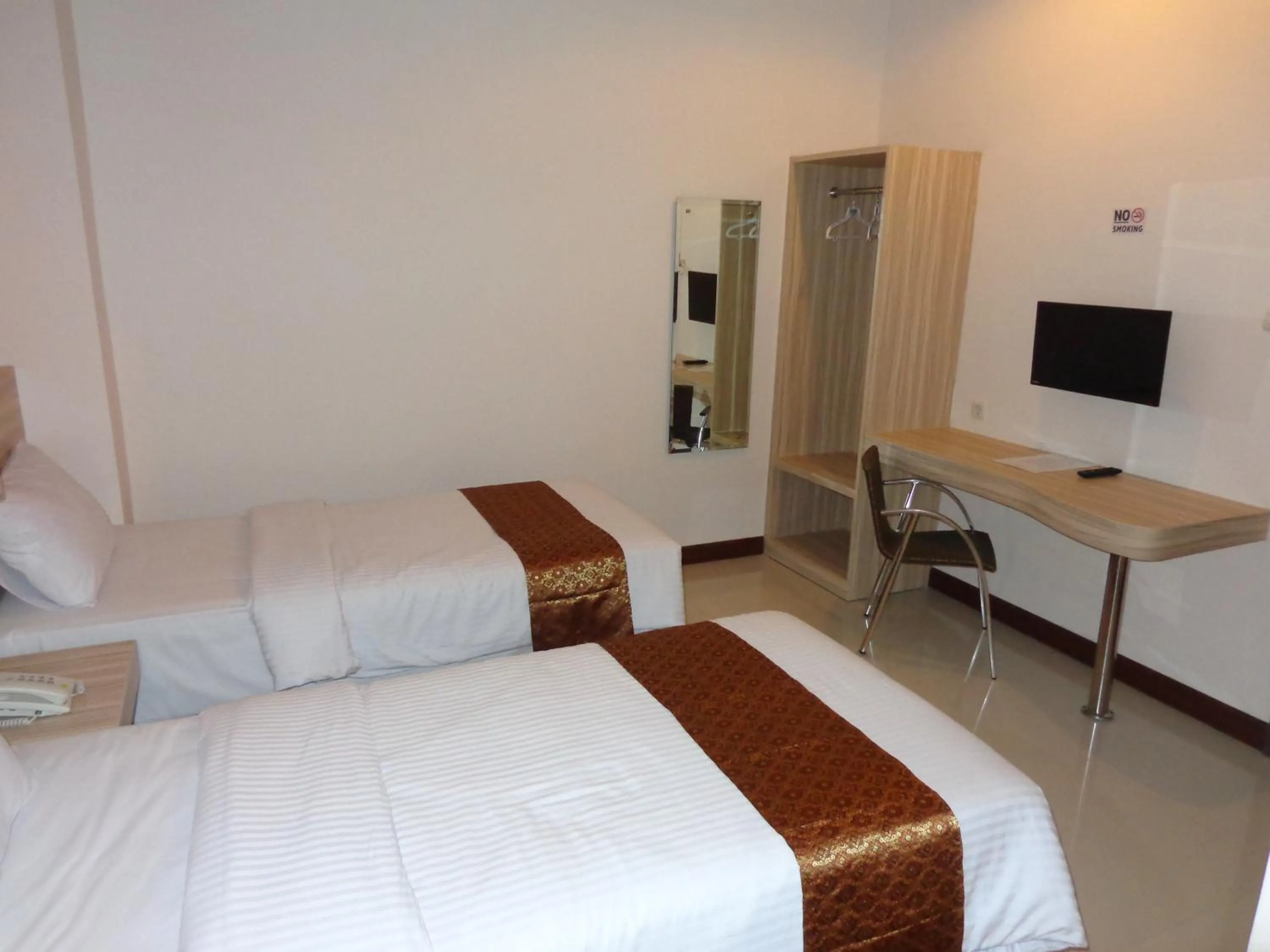 Photo of the whole room in Frank's Hotel