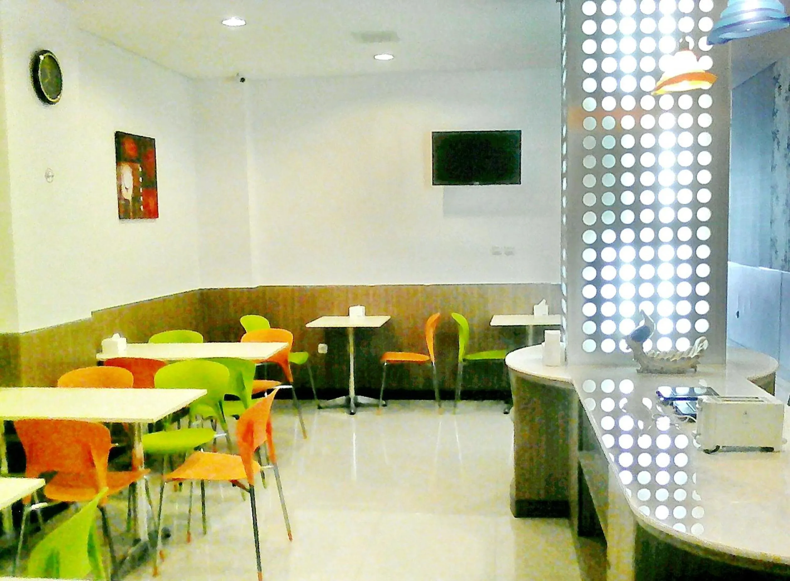 Restaurant/places to eat in Frank's Hotel