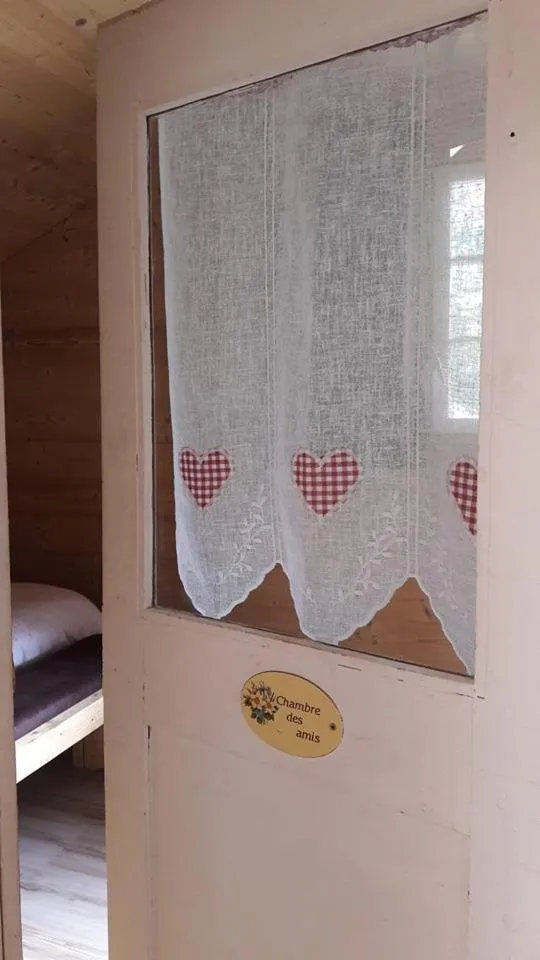 Decorative detail, Bed in Auberge Du Fraizier