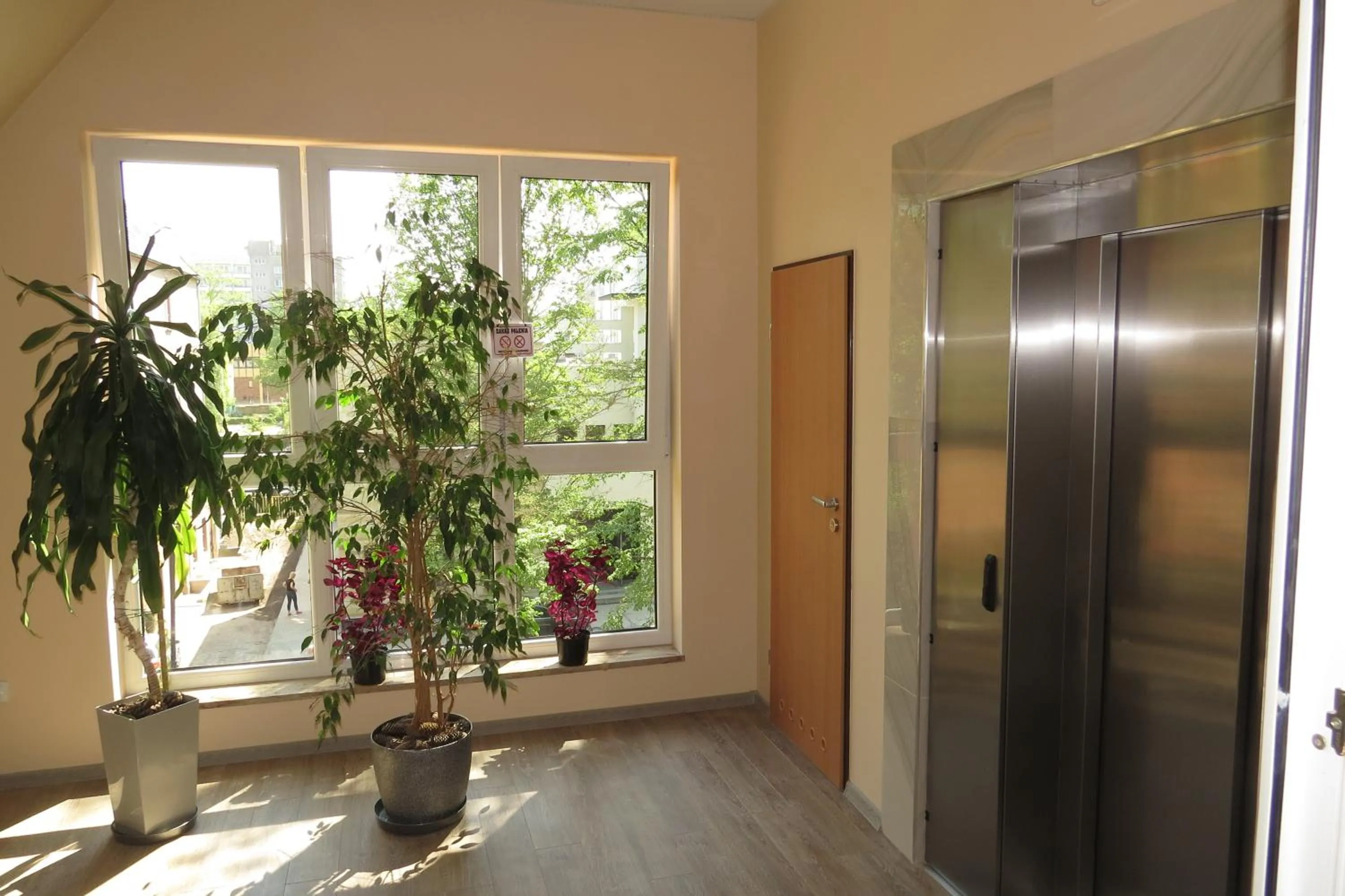 elevator in Hotel Cis