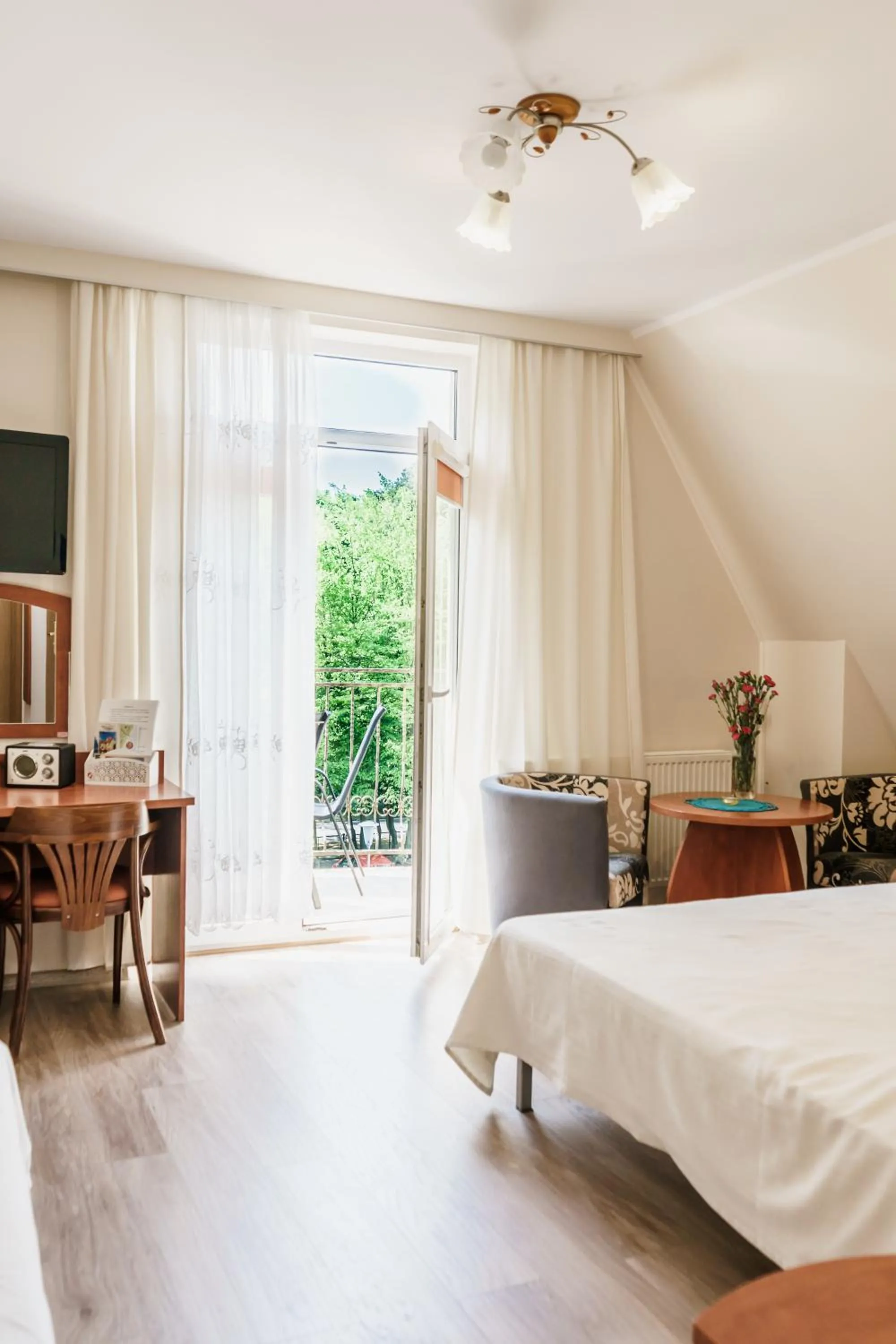 Balcony/Terrace, Bed in Hotel Cis