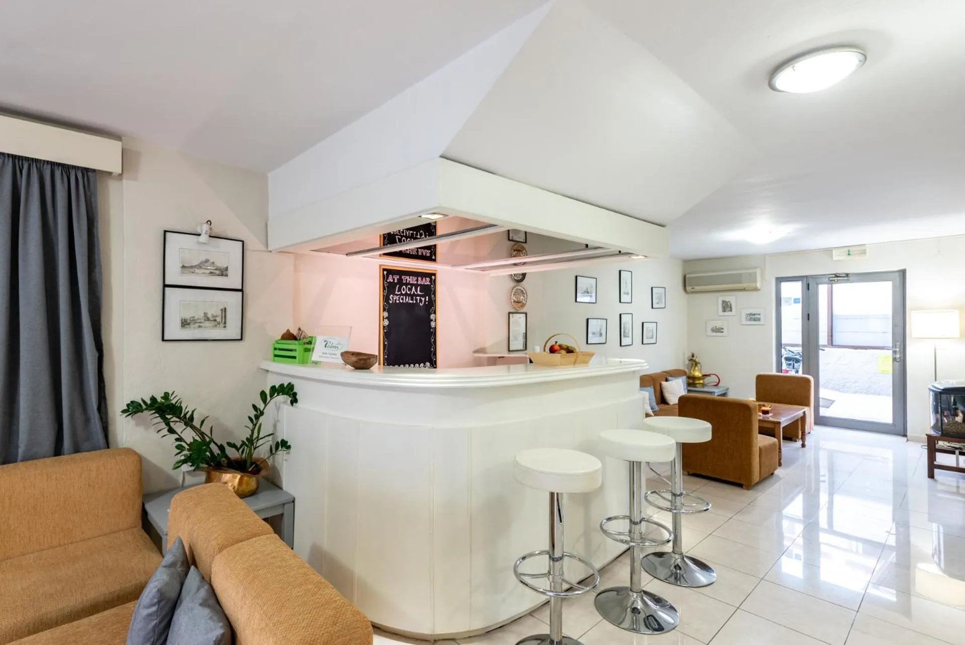 Lounge or bar in 7Palms