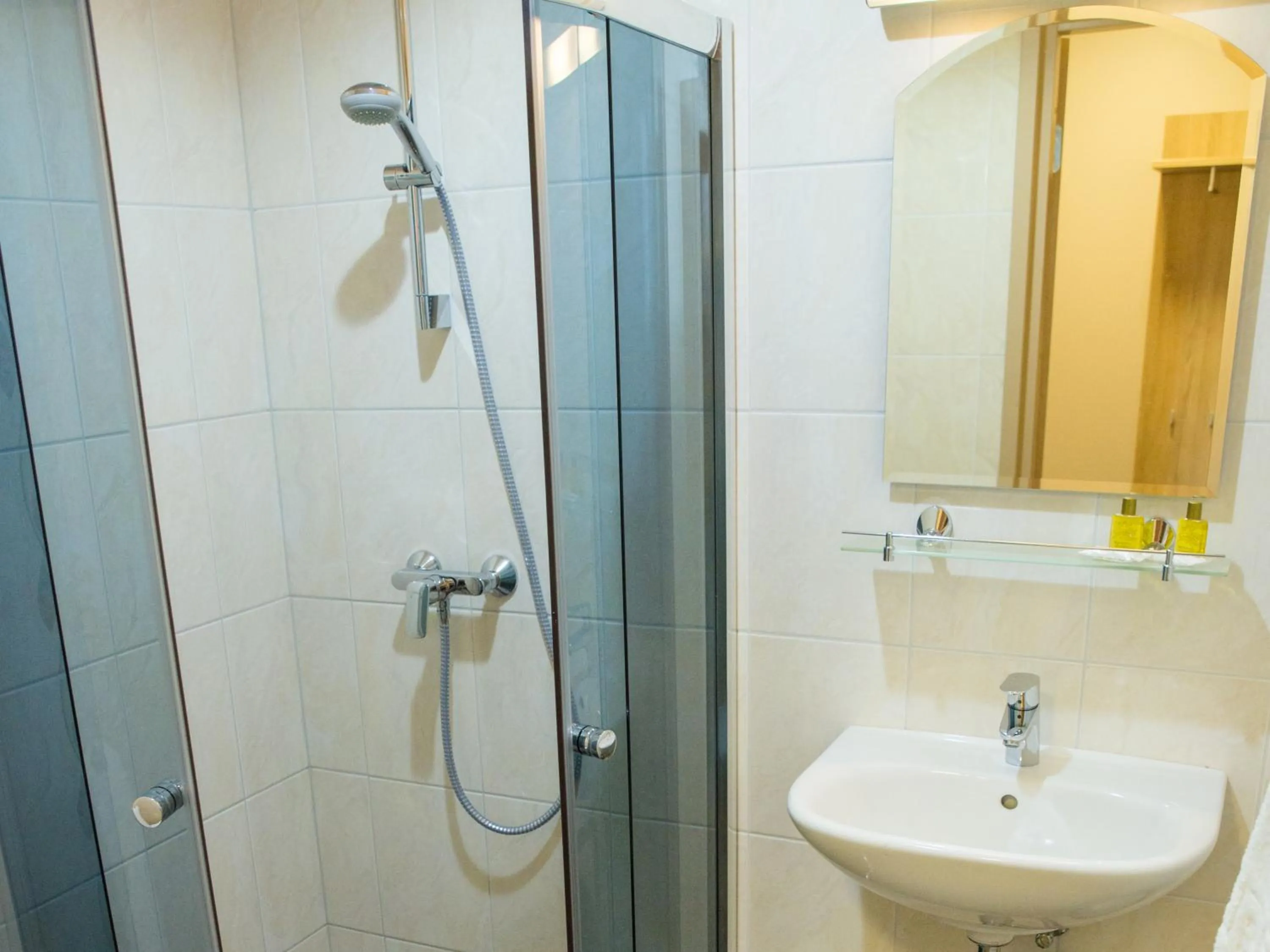 Photo of the whole room in Ankur Hotell