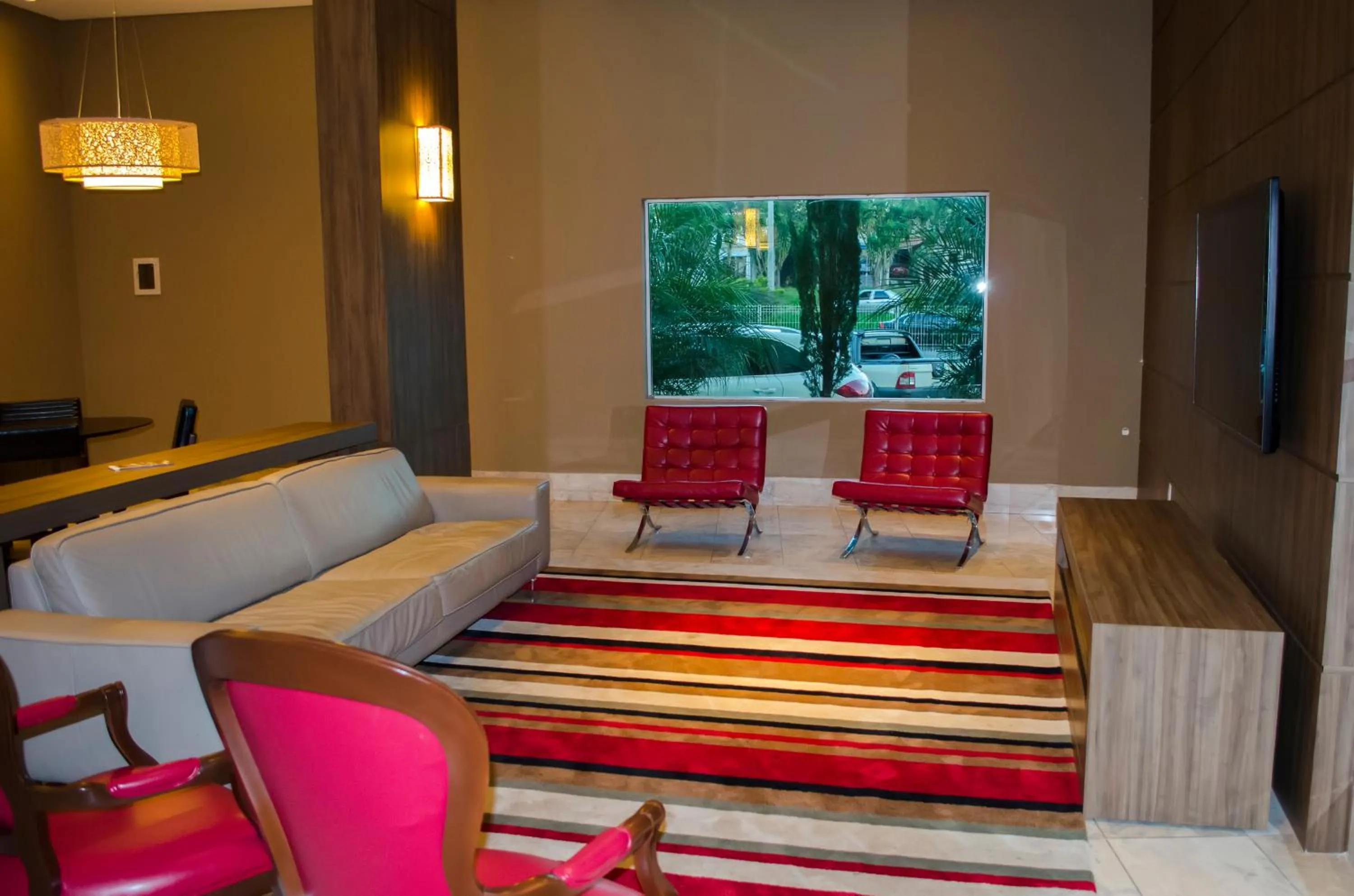 Communal lounge/ TV room in Hotel Dunamys Curitiba