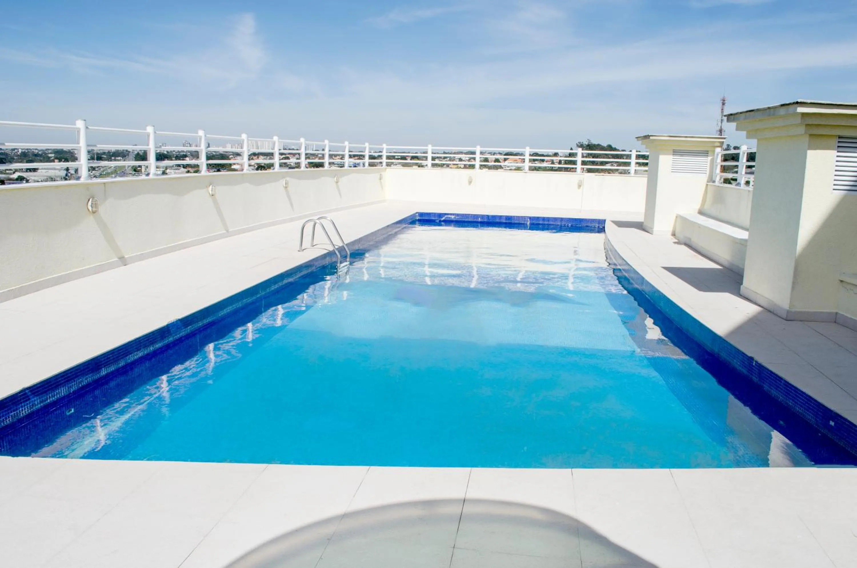 Swimming pool in Hotel Dunamys Curitiba