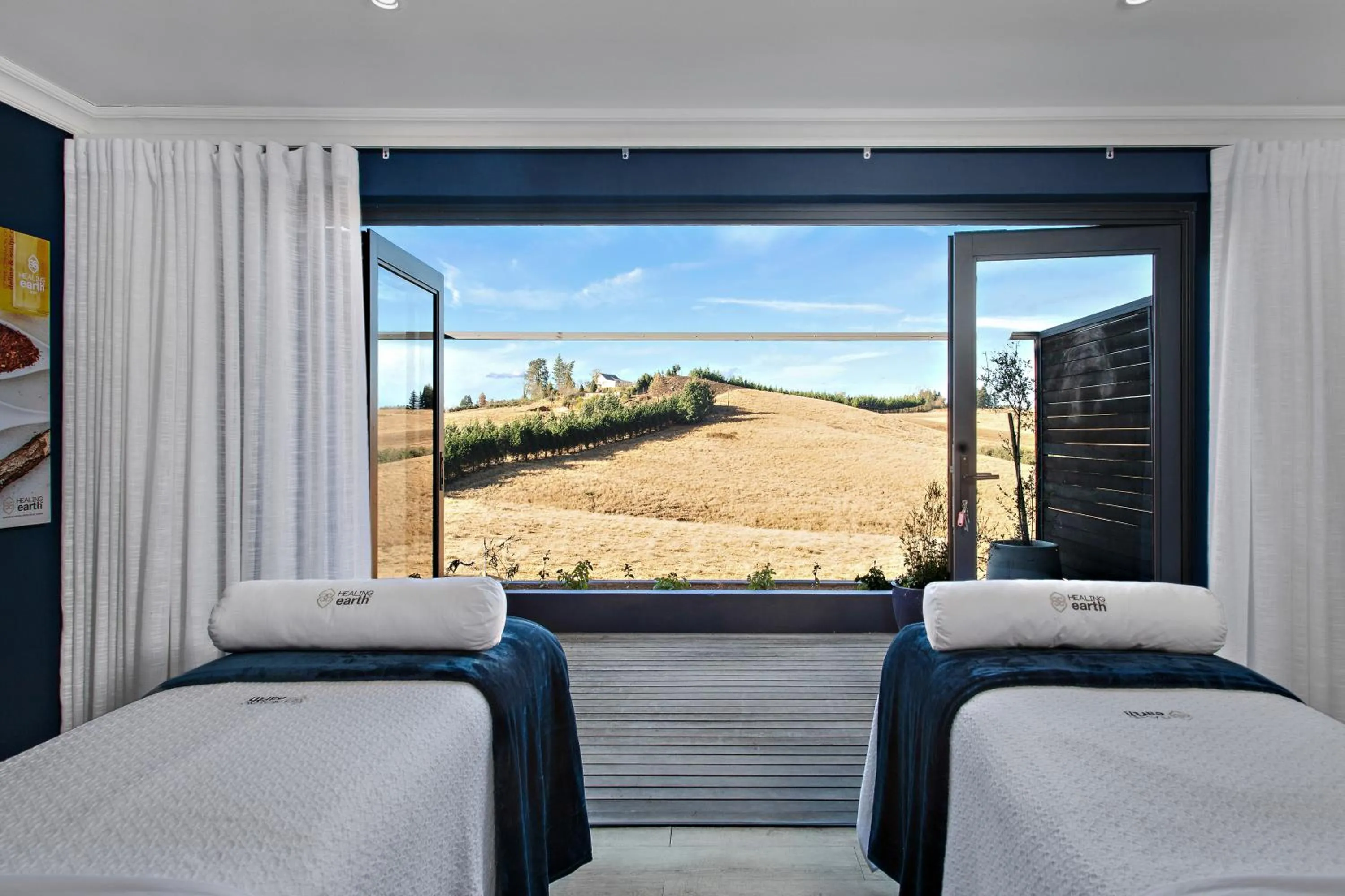 Massage, Bed in Brahman Hills - Gardens, Spa, Hotel & Villas - 5star