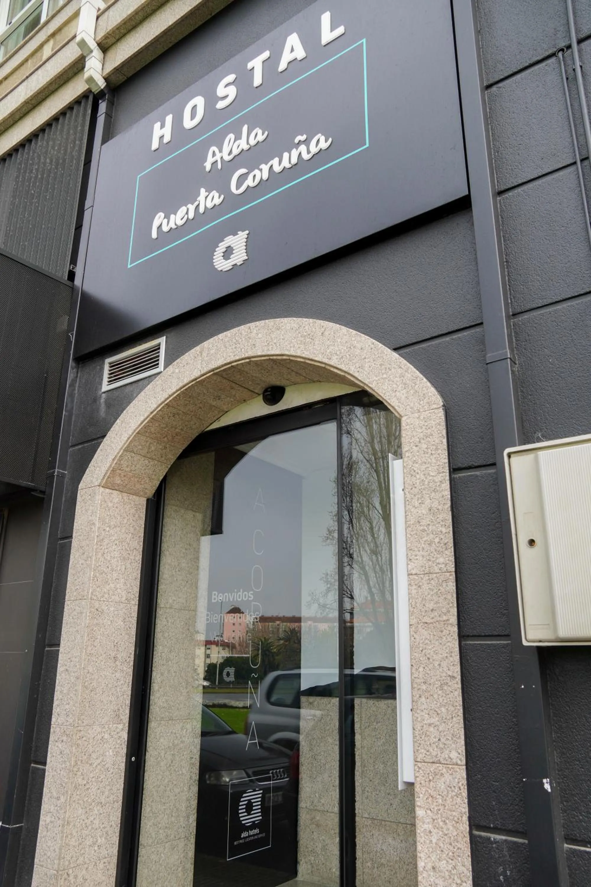 Facade/entrance in Alda Puerta Coruña