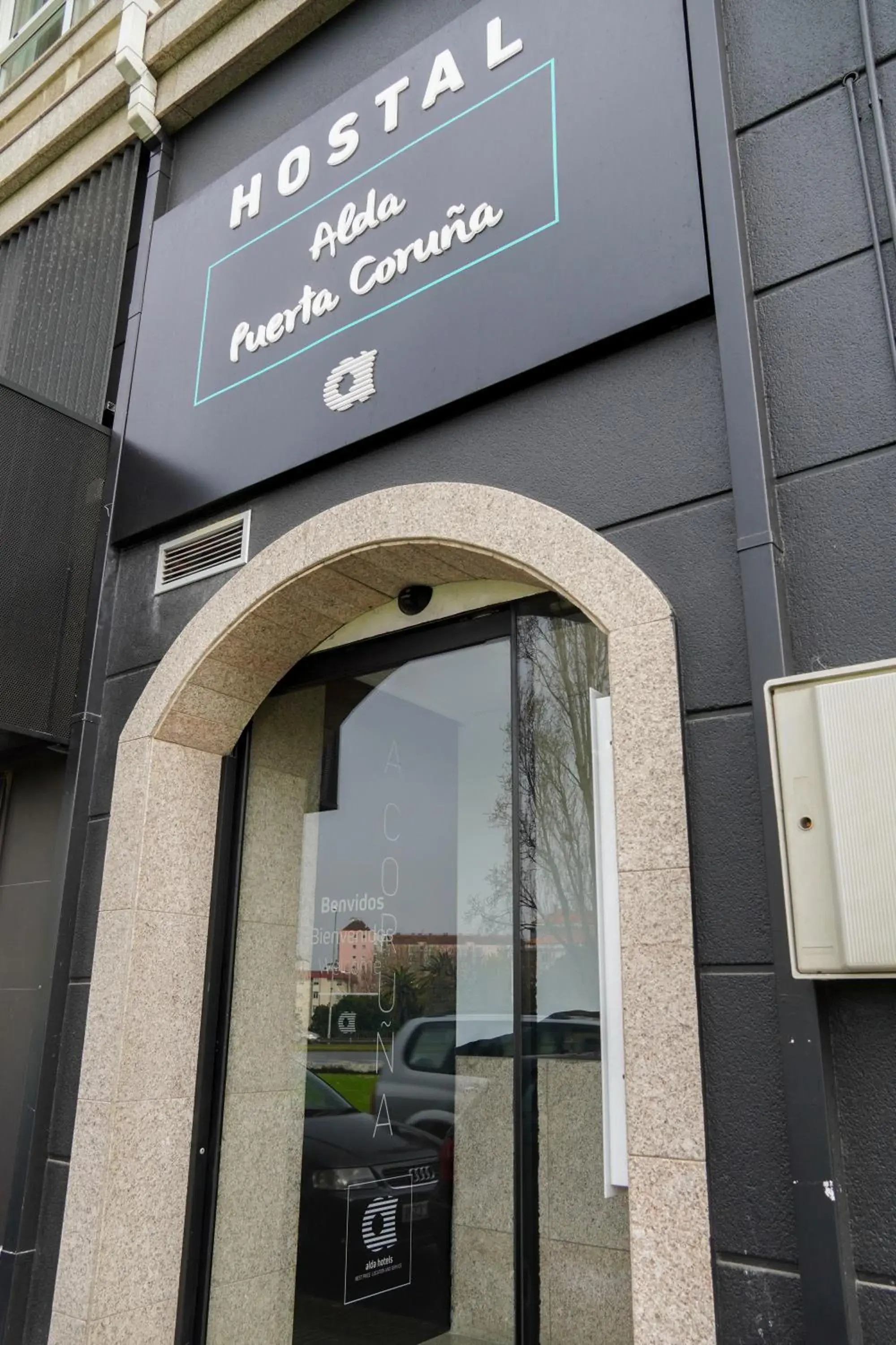 Facade/entrance in Alda Puerta Coruña Facade/entrance in Alda Puerta Coruña