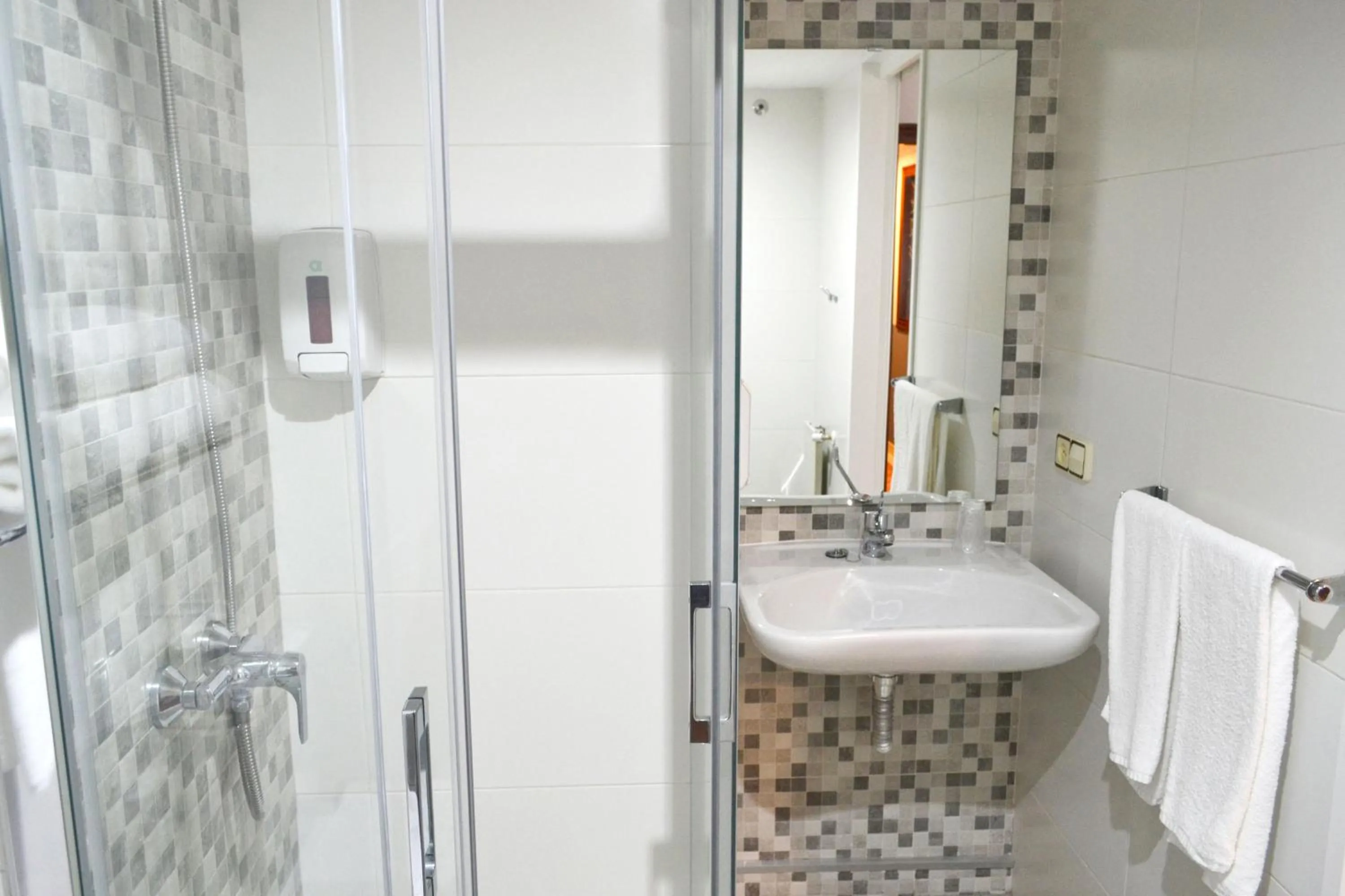 Bathroom in Alda Puerta Coruña