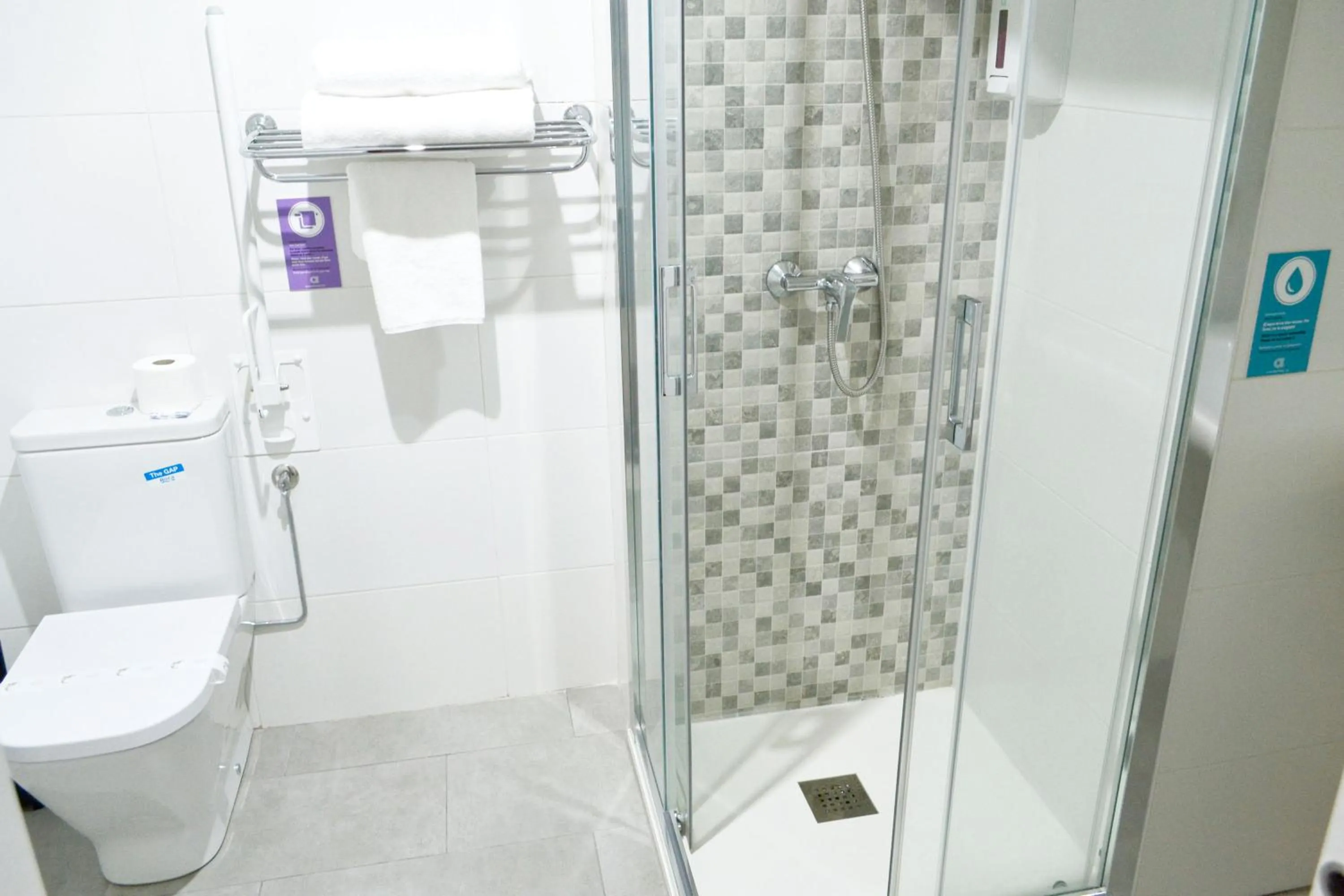 Shower in Alda Puerta Coruña