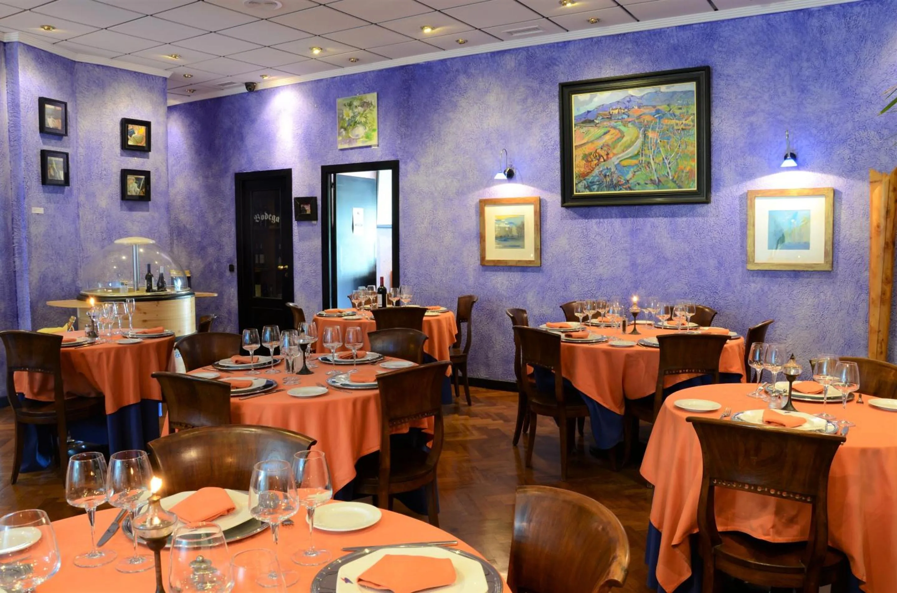 Dining area in Hotel Tikar