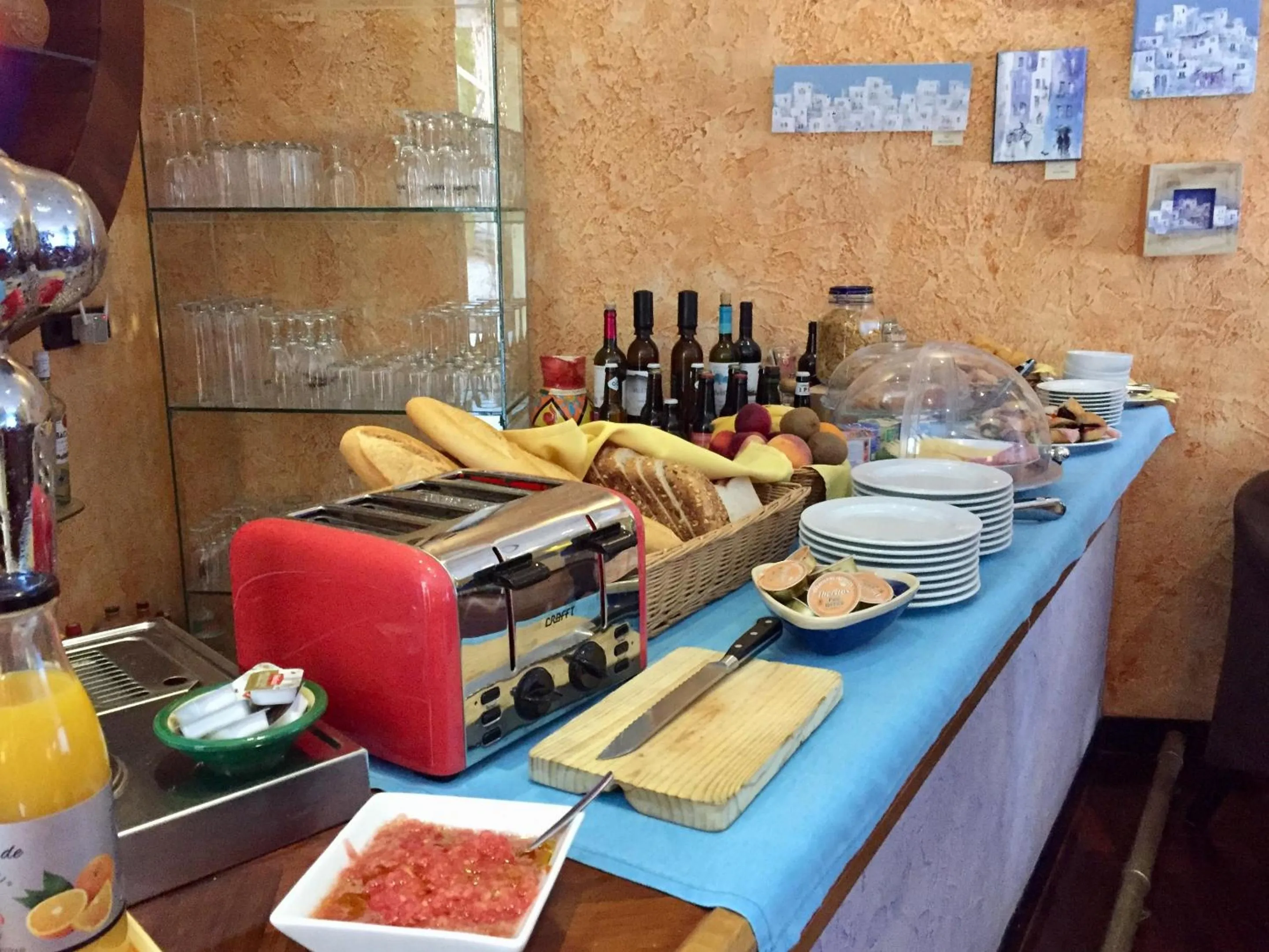 Breakfast in Hotel Tikar