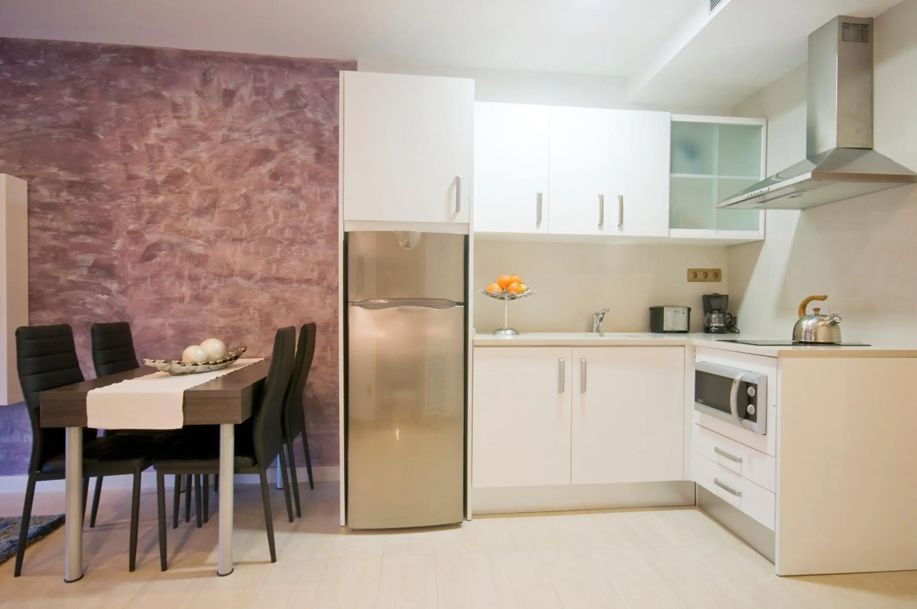 Kitchen or kitchenette in Aparthotel Rambla108 Kitchen or kitchenette in Aparthotel Rambla108