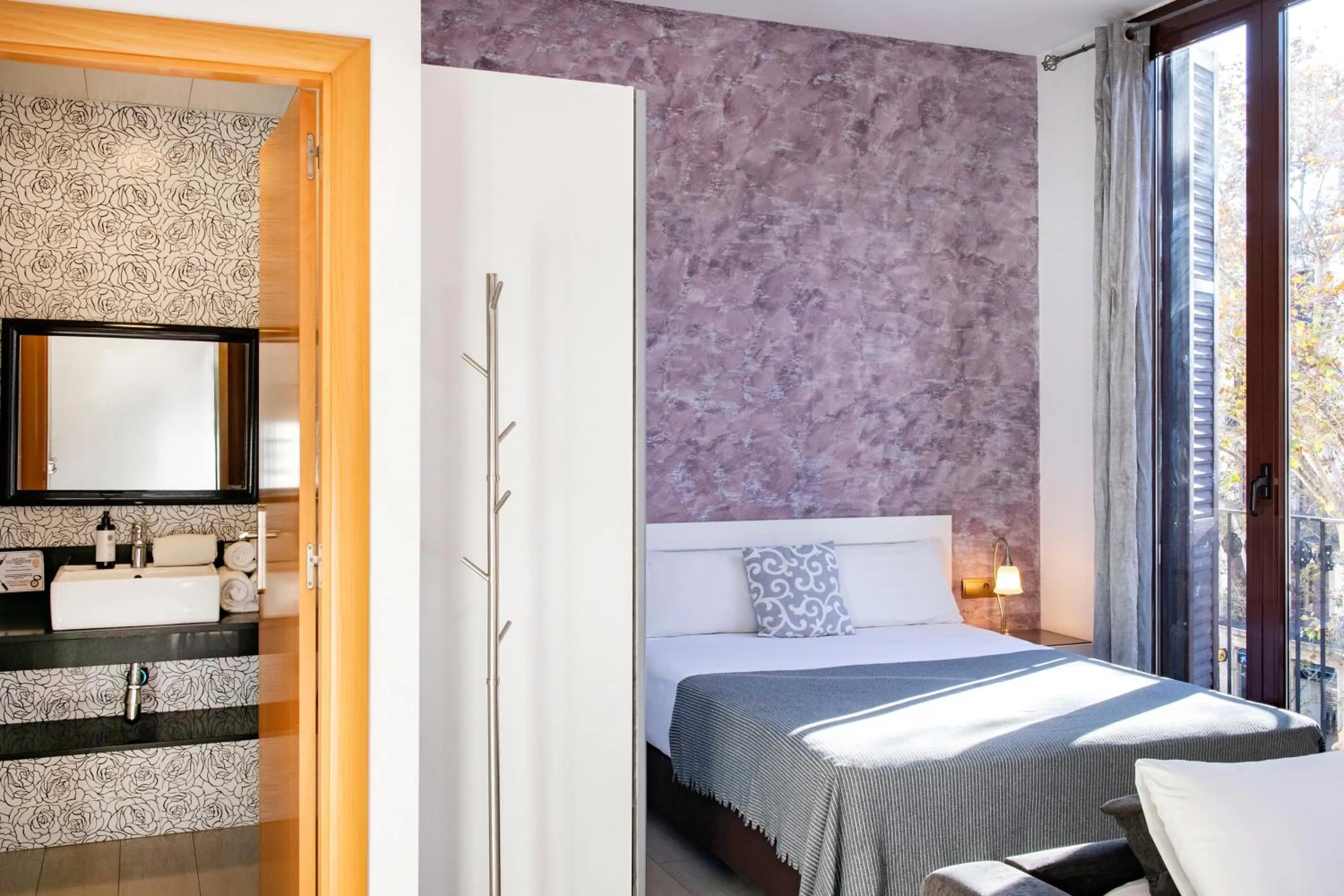 Bed in Aparthotel Rambla108