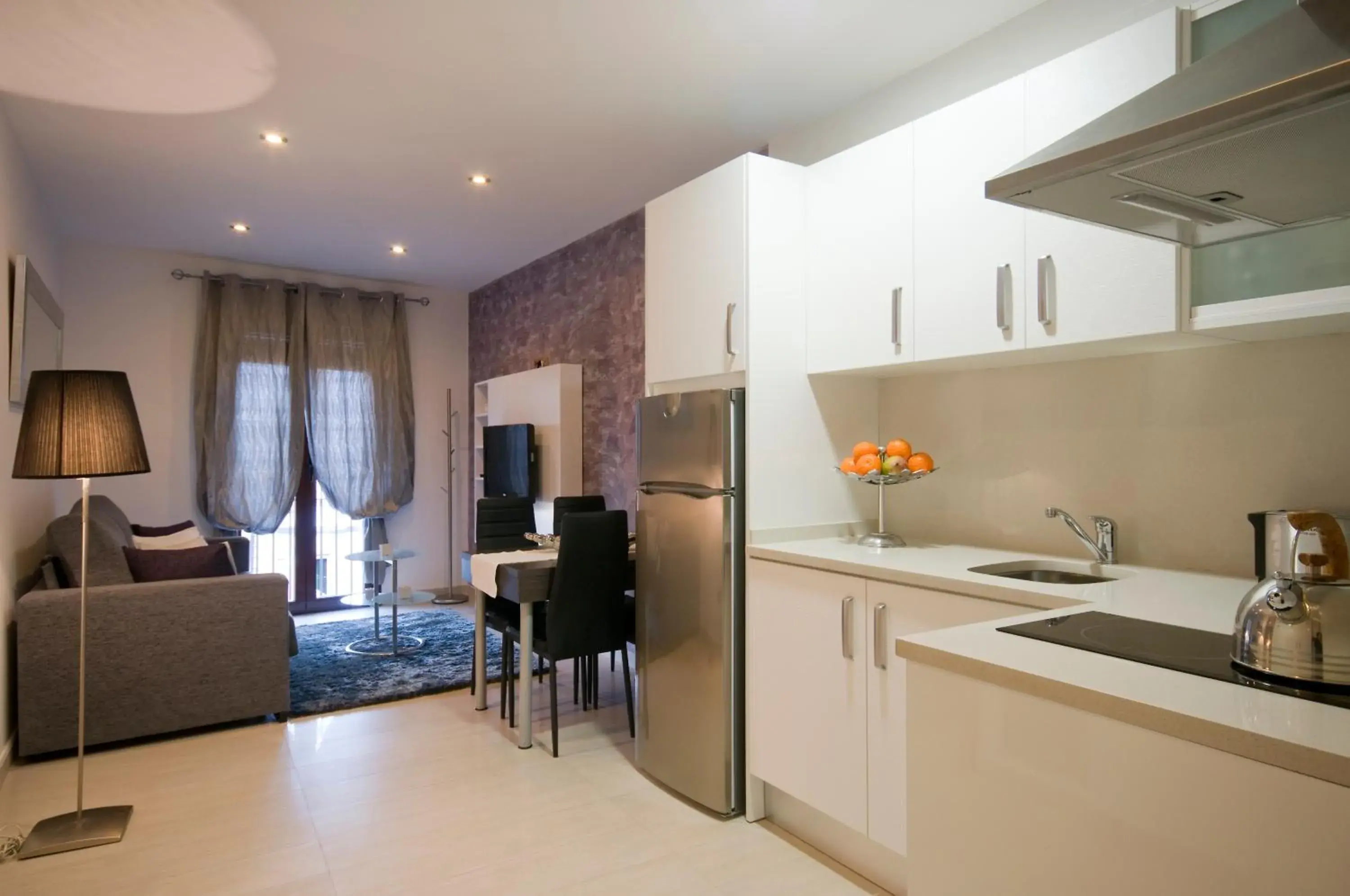 Kitchen or kitchenette in Aparthotel Rambla108 Kitchen or kitchenette in Aparthotel Rambla108