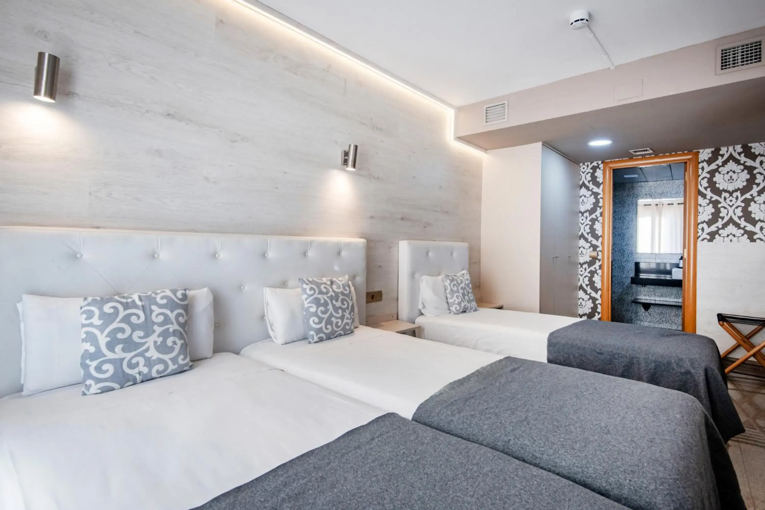 Bed in Aparthotel Rambla108 Bed in Aparthotel Rambla108