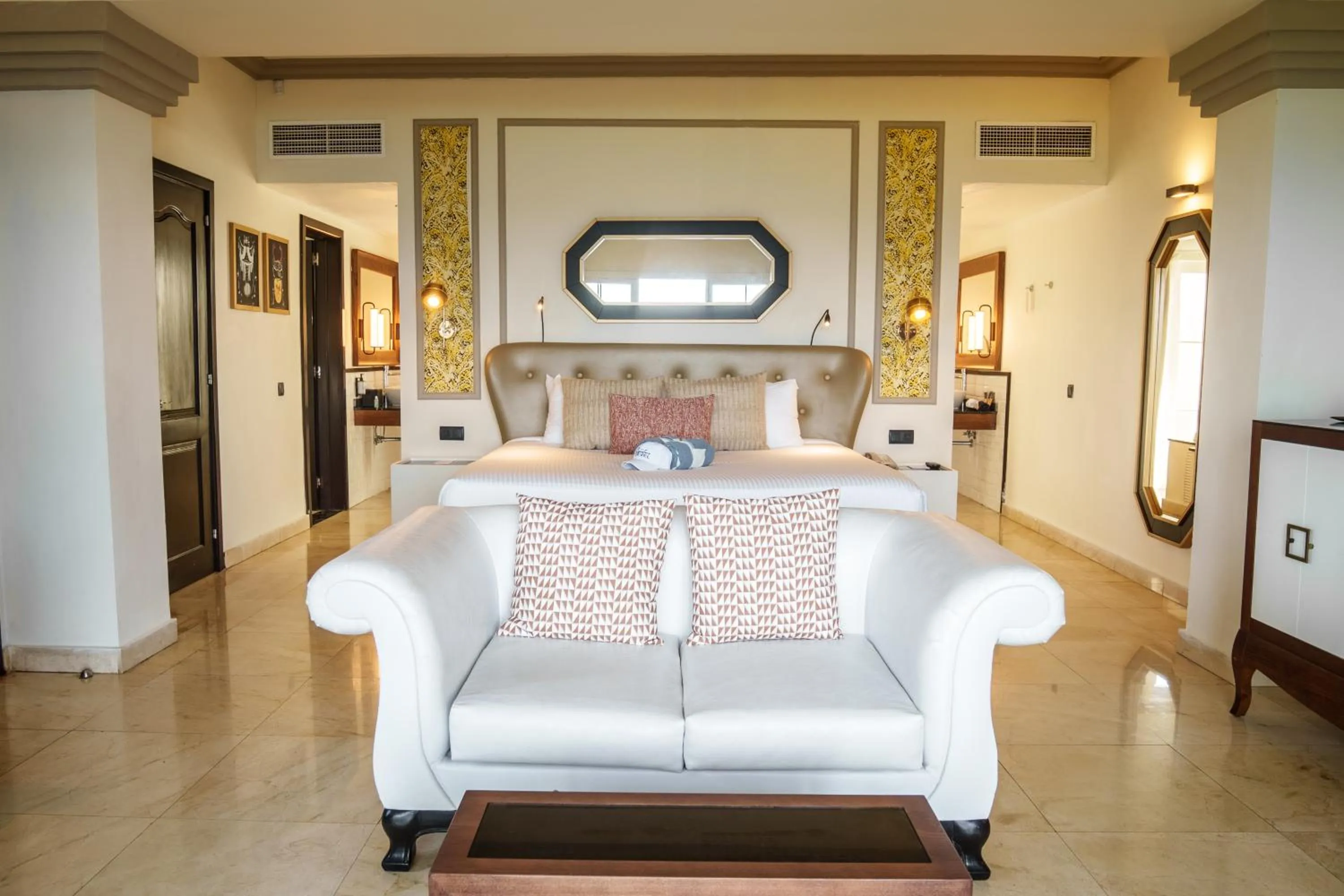 Living room in Grand Palladium Lady Hamilton Resort & Spa - All Inclusive