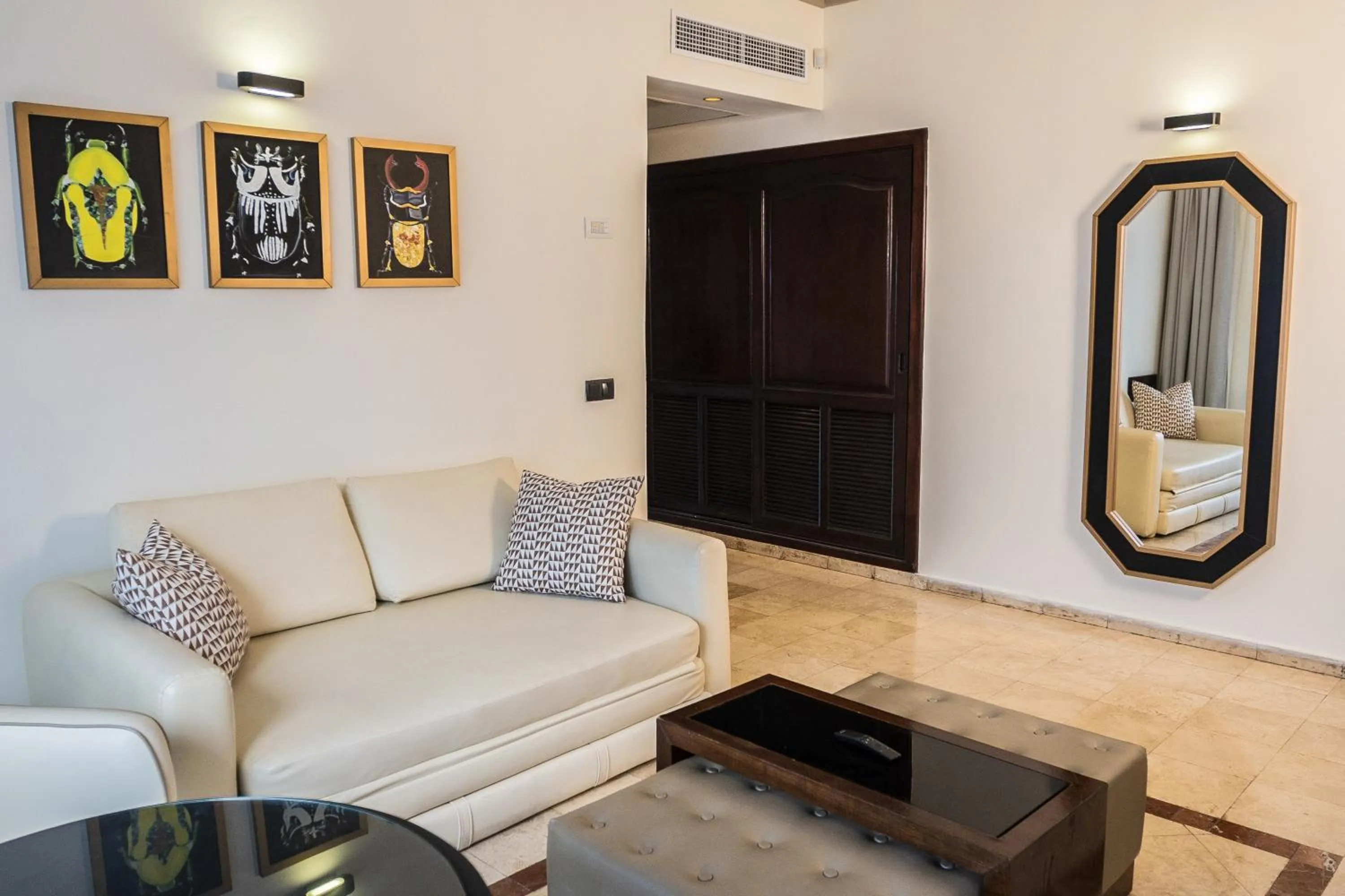 Living room in Grand Palladium Lady Hamilton Resort & Spa - All Inclusive