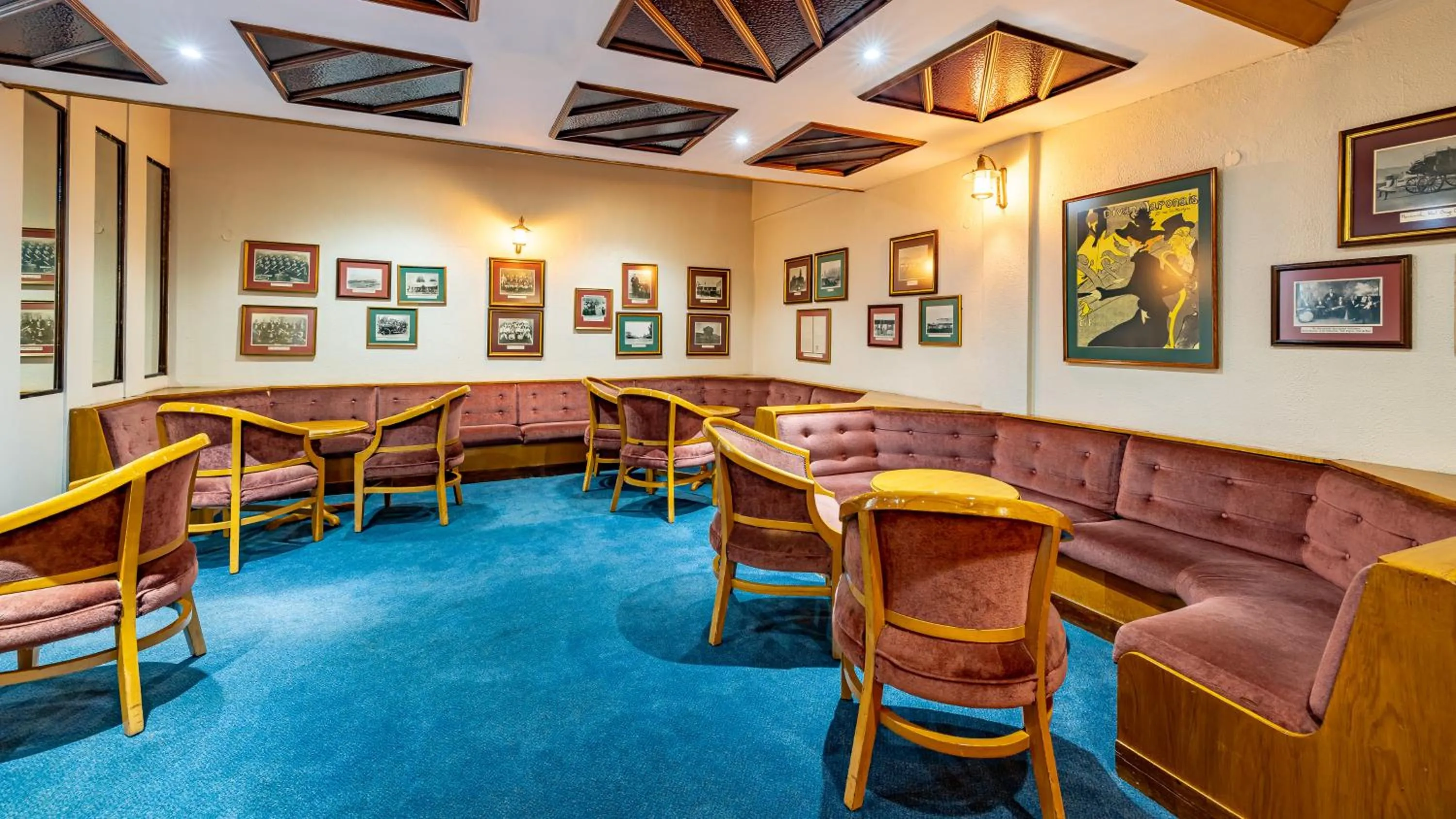 Lounge or bar in African Sky Harrismith Inn