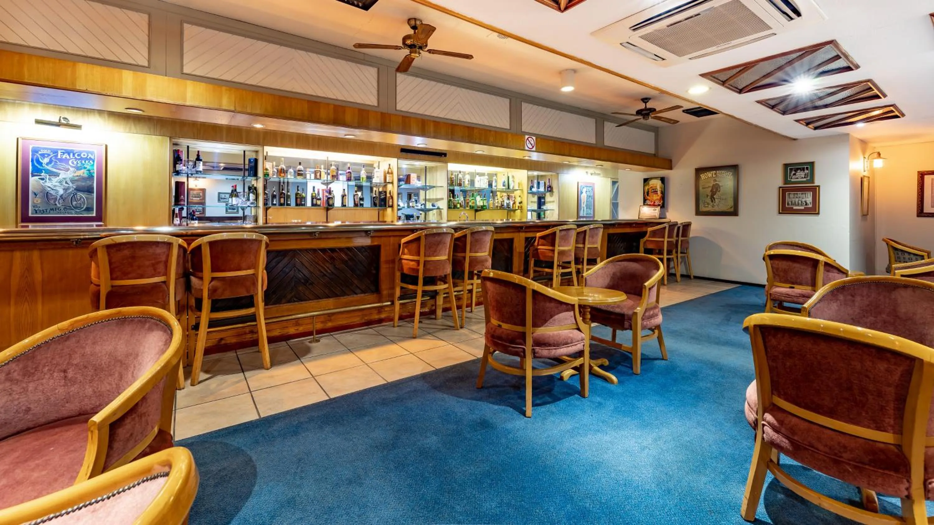 Lounge or bar in African Sky Harrismith Inn