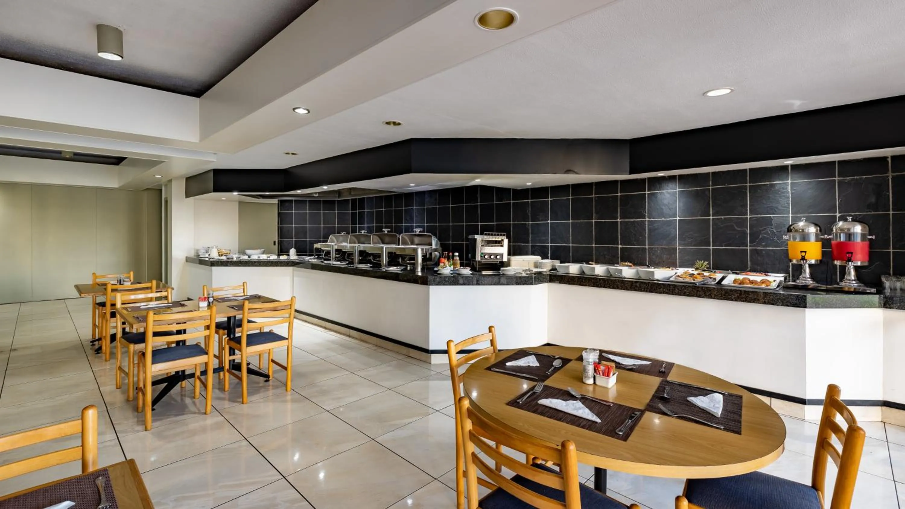 Restaurant/places to eat in African Sky Harrismith Inn