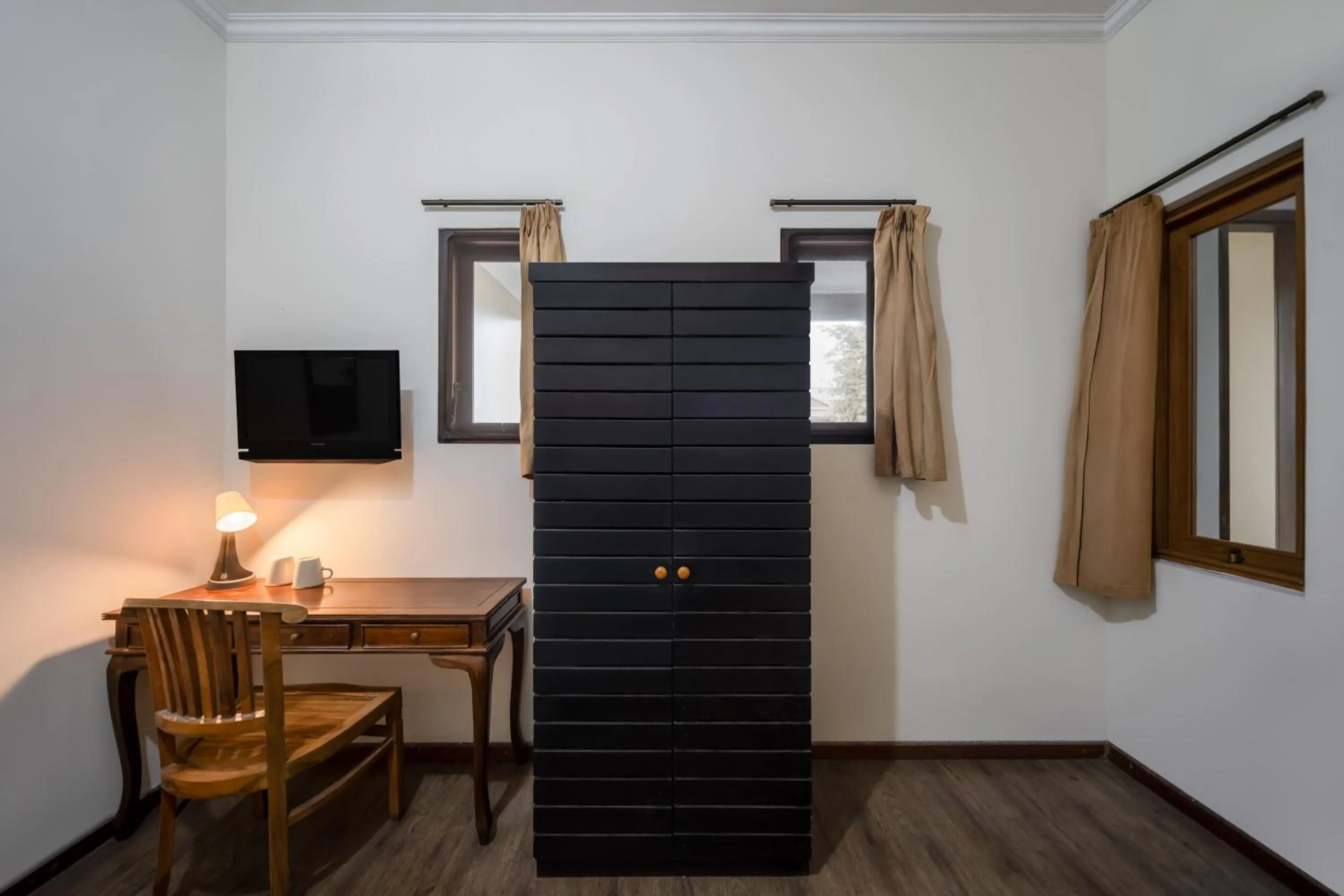 wardrobe in Cove Casavanda