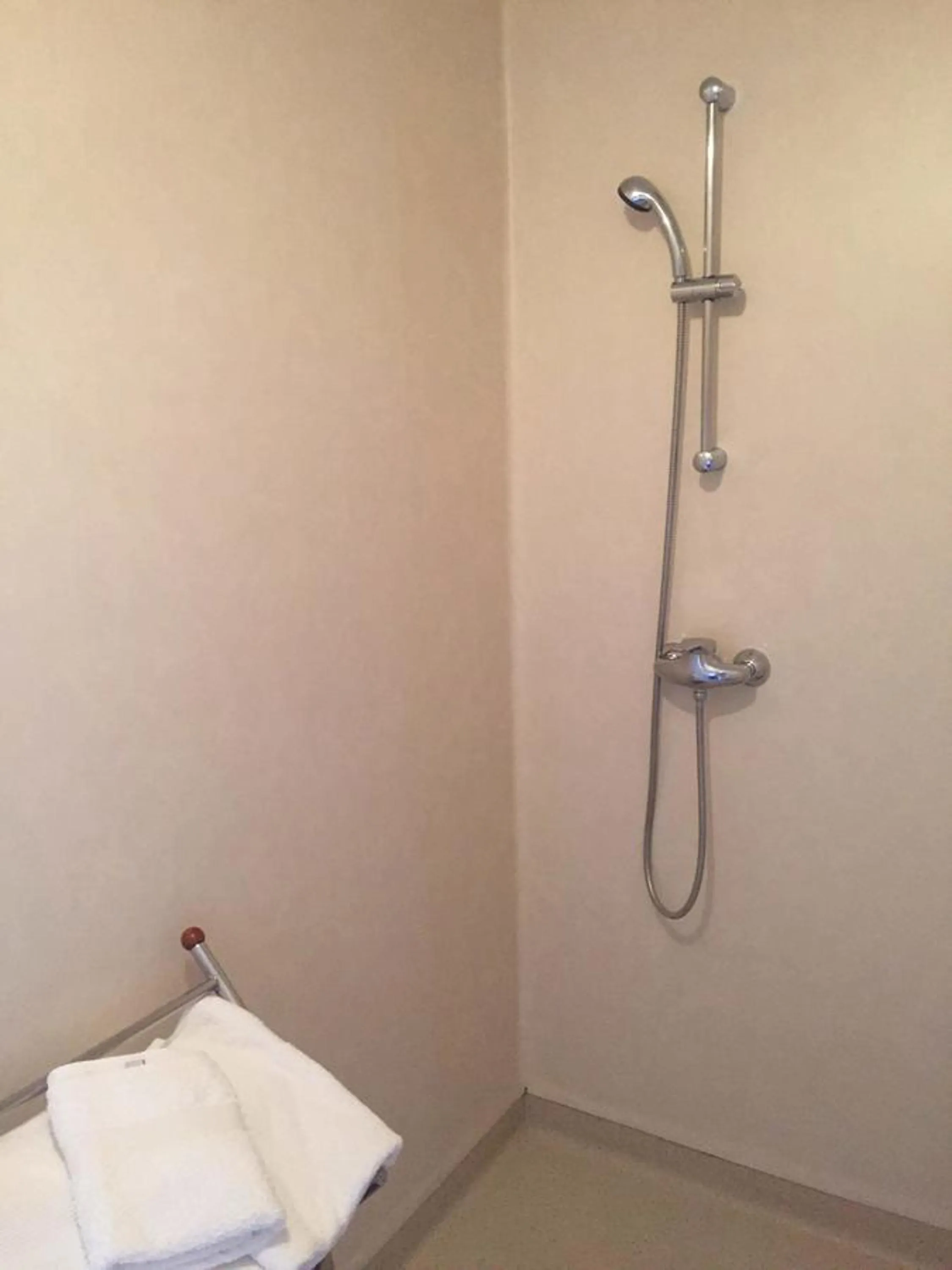 Shower in Auberge Les Olivades