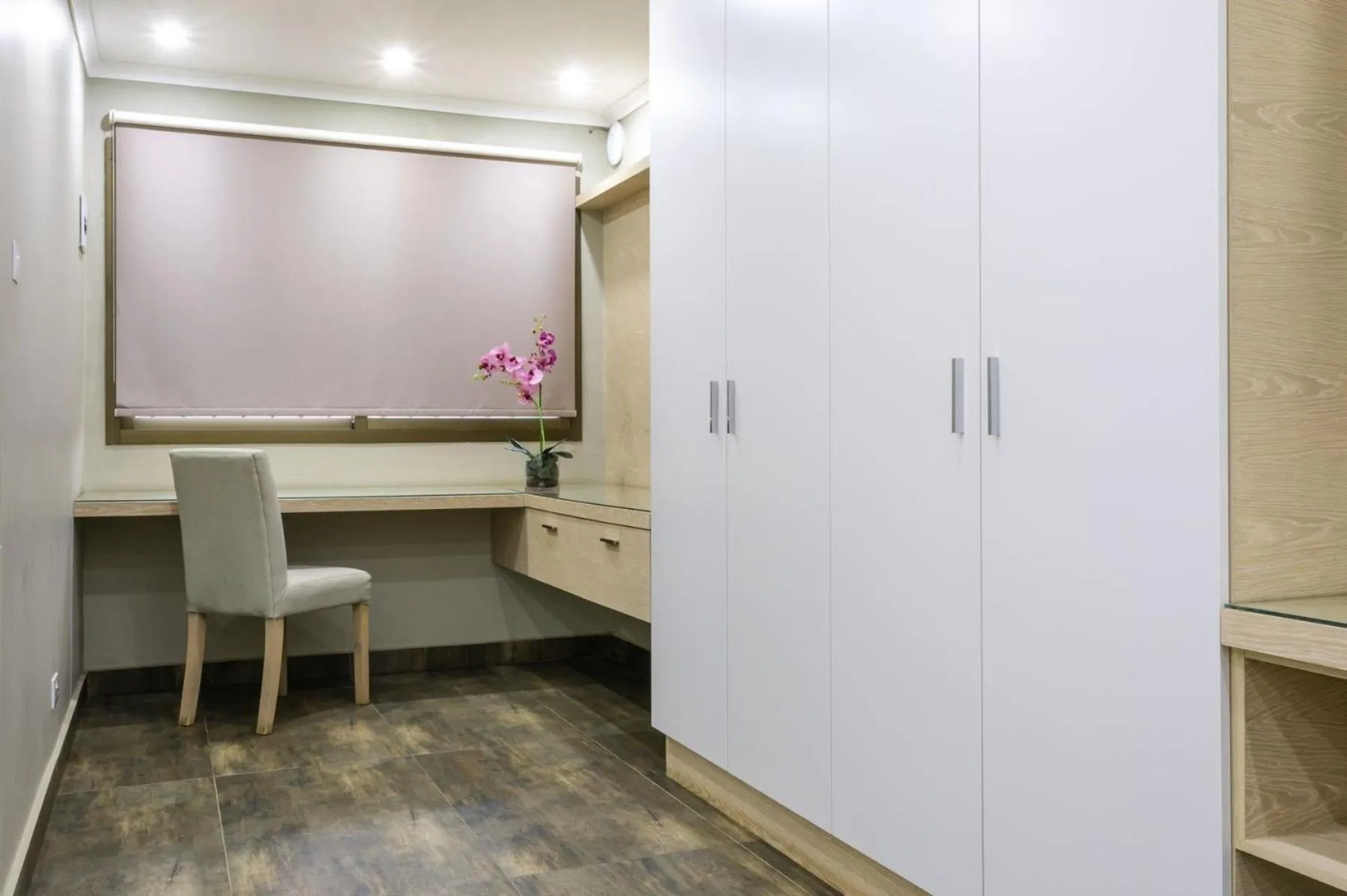 wardrobe in Fallsway Suites