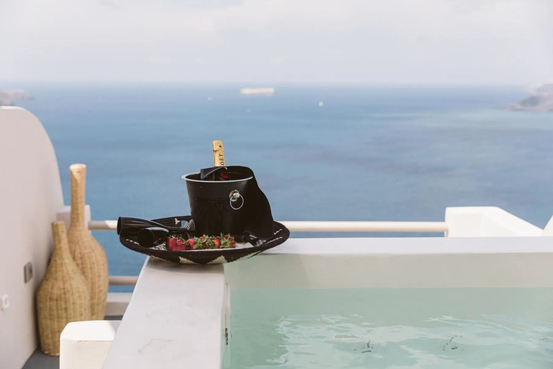 Hot Tub in Grand View - Megalochori Santorini