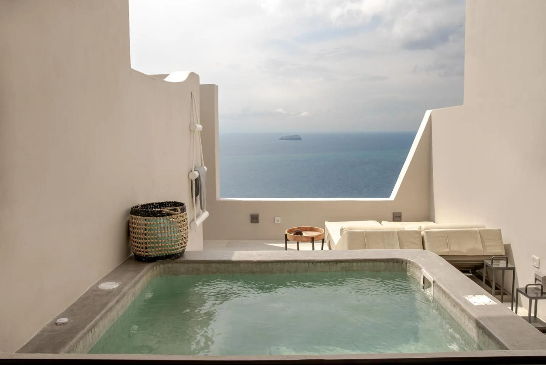 Day in Grand View - Megalochori Santorini