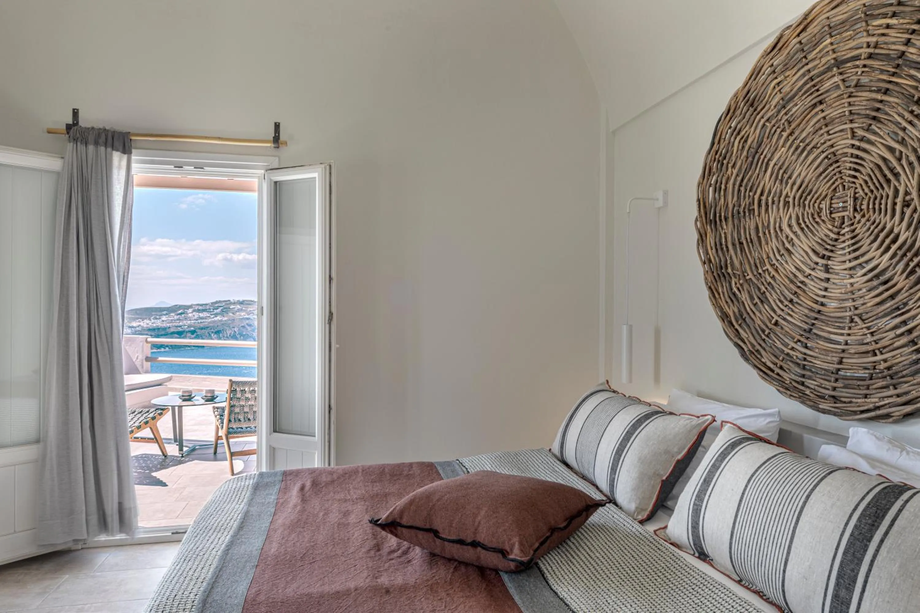 Bed in Grand View - Megalochori Santorini