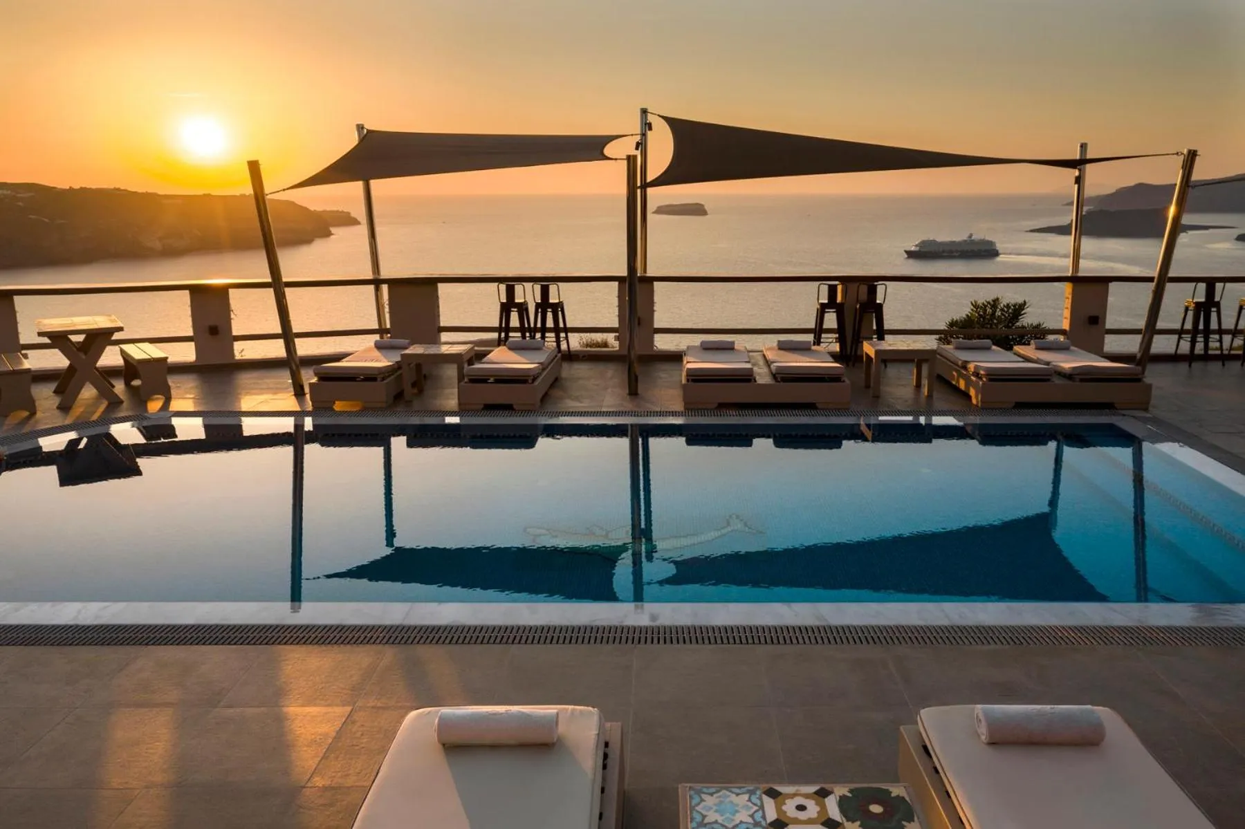 Swimming pool in Grand View - Megalochori Santorini