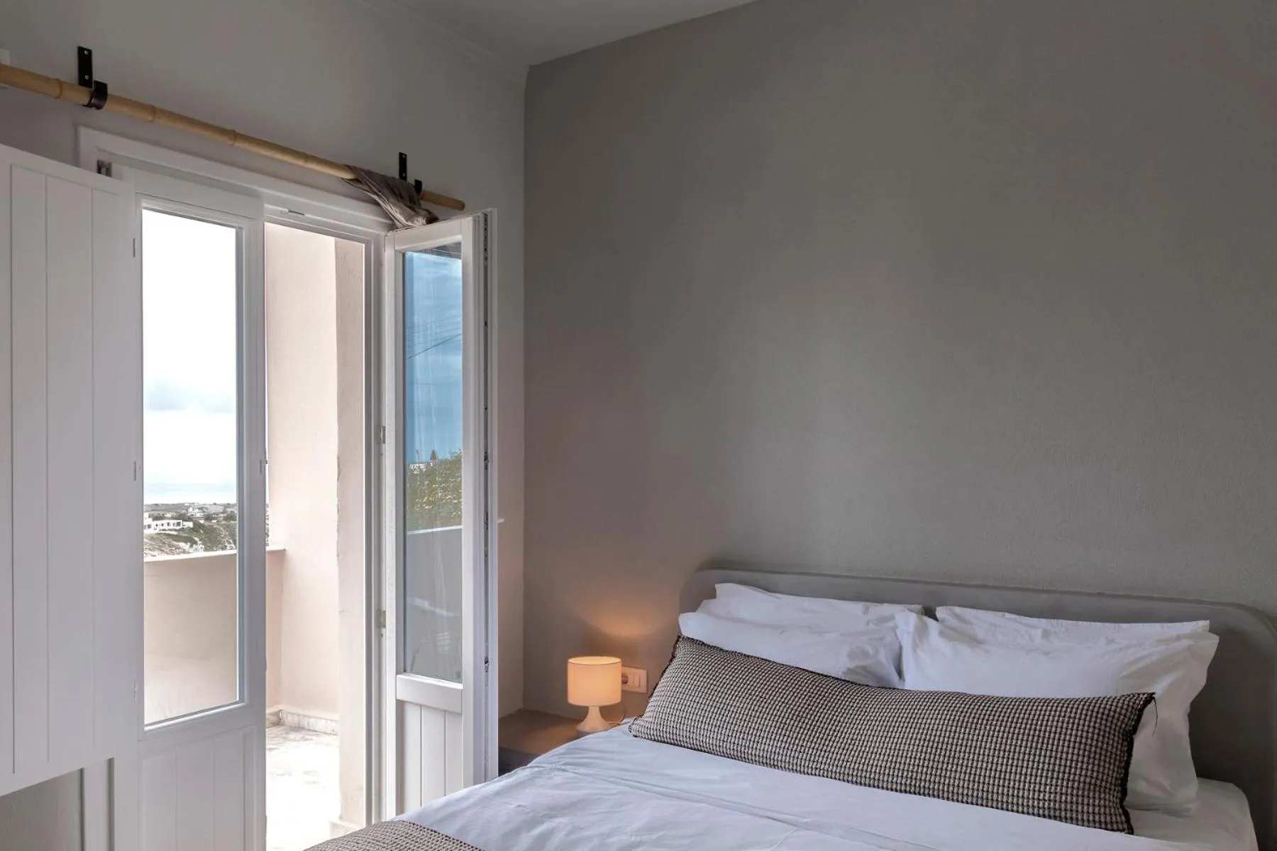 Bed in Grand View - Megalochori Santorini