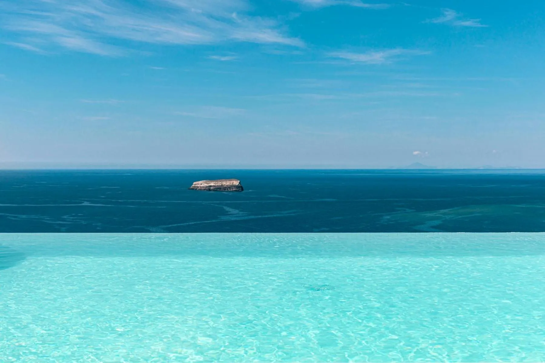 Swimming pool in Grand View - Megalochori Santorini