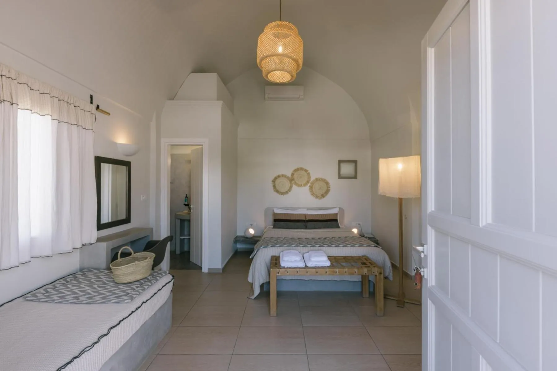 Bed in Grand View - Megalochori Santorini