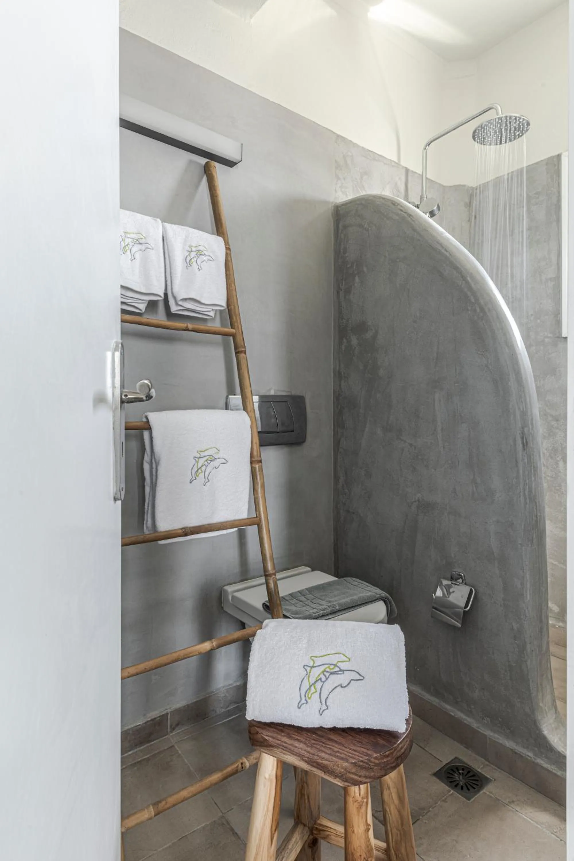 Shower in Grand View - Megalochori Santorini