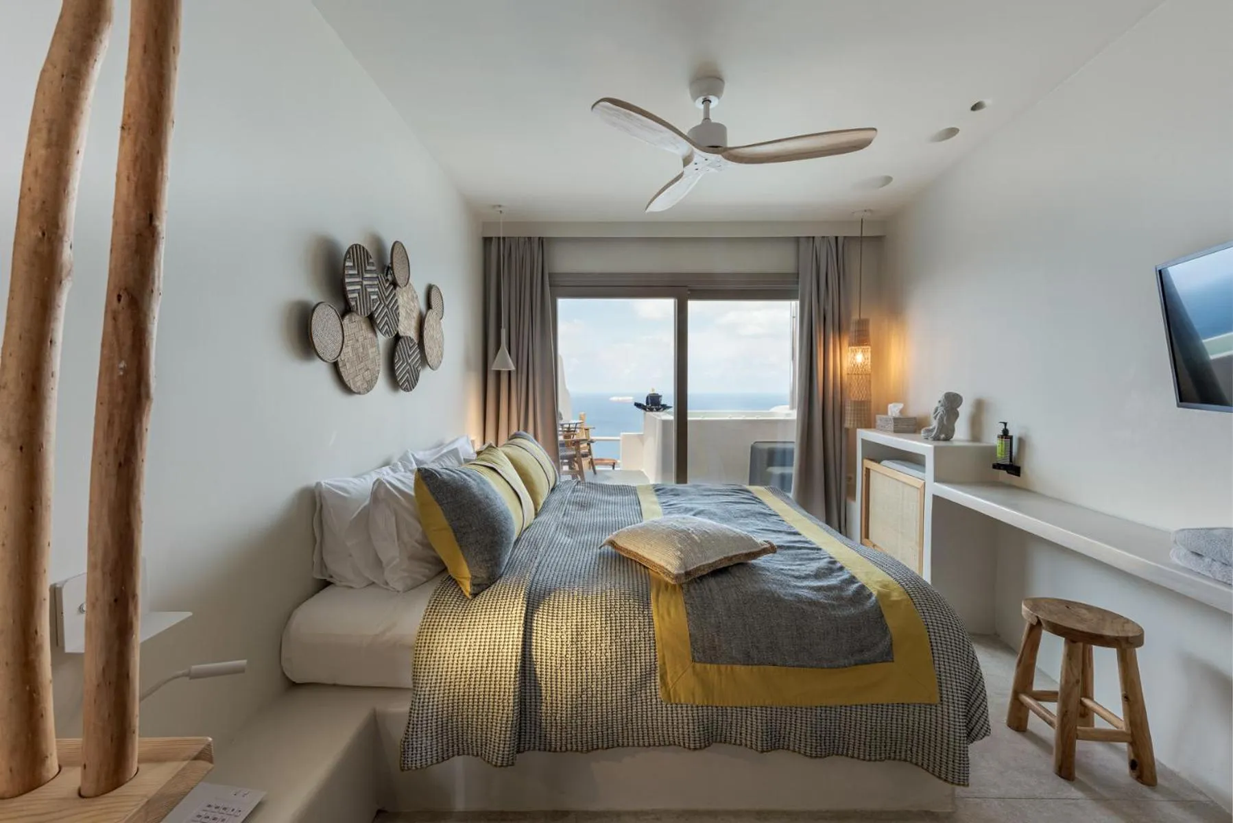 Photo of the whole room, Bed in Grand View - Megalochori Santorini