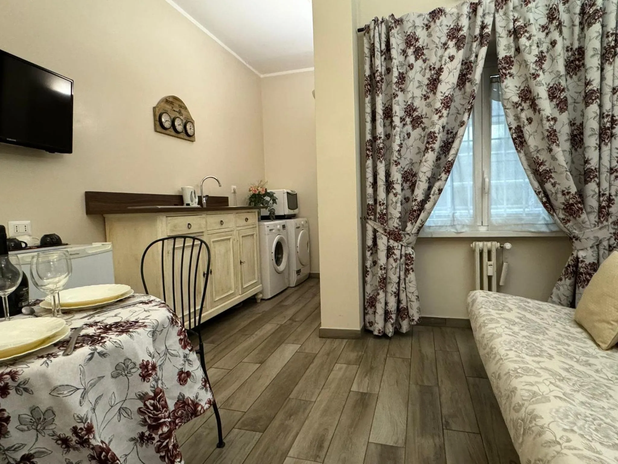 Kitchen or kitchenette, Bed in Casa Mia Vaticano Guest House